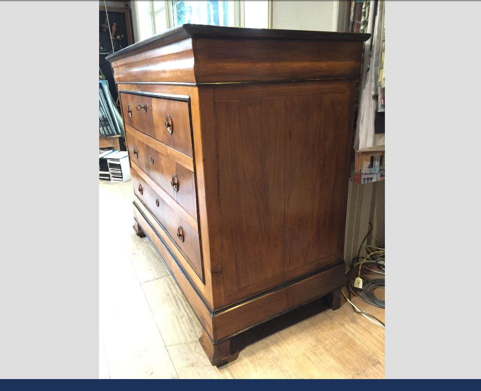 19th Century Italian Walnut Chest of Drawers with Black Lacquered Top, 1890s In Good Condition In Florence, IT