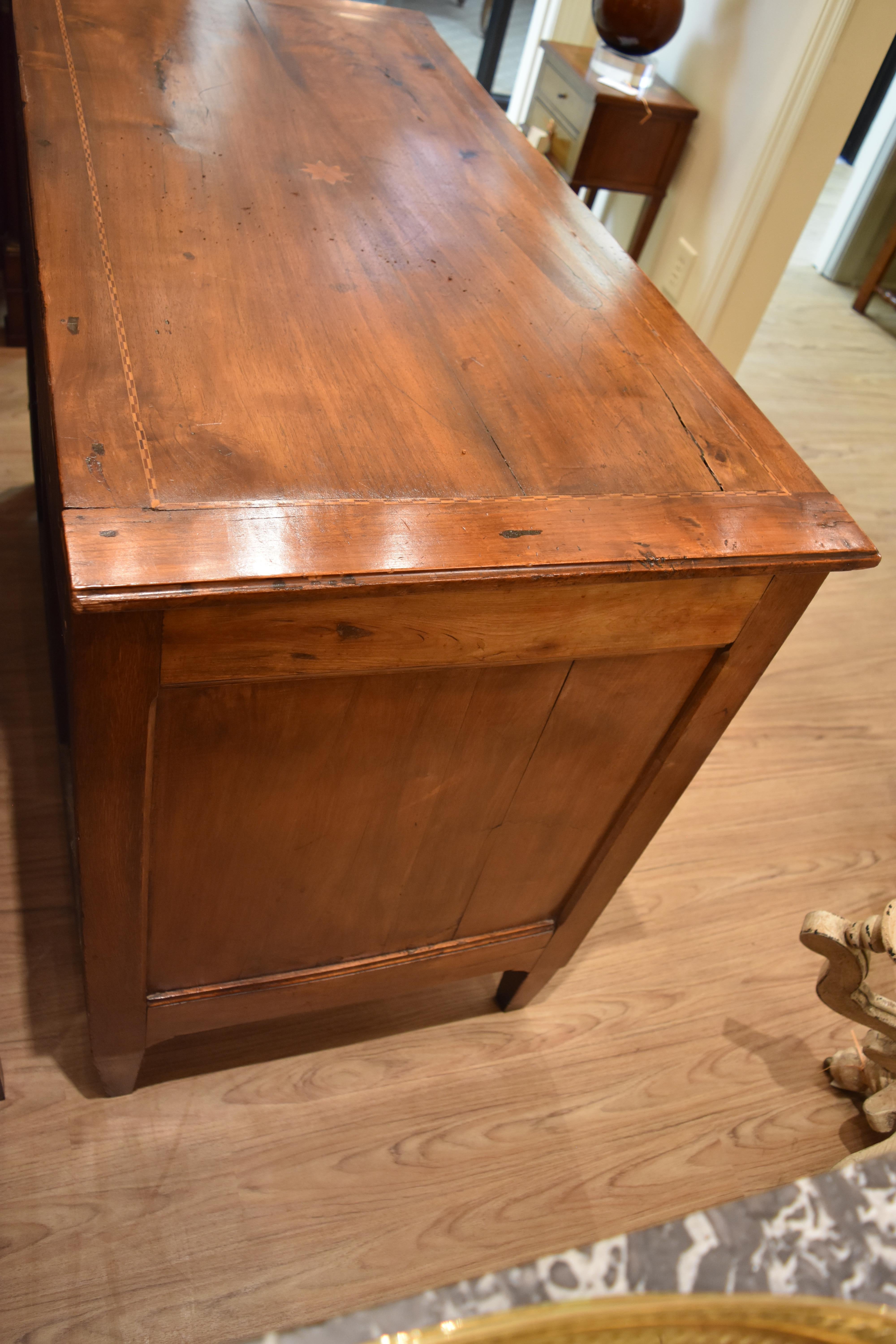 19th Century Italian Walnut Commode with Inlay 1