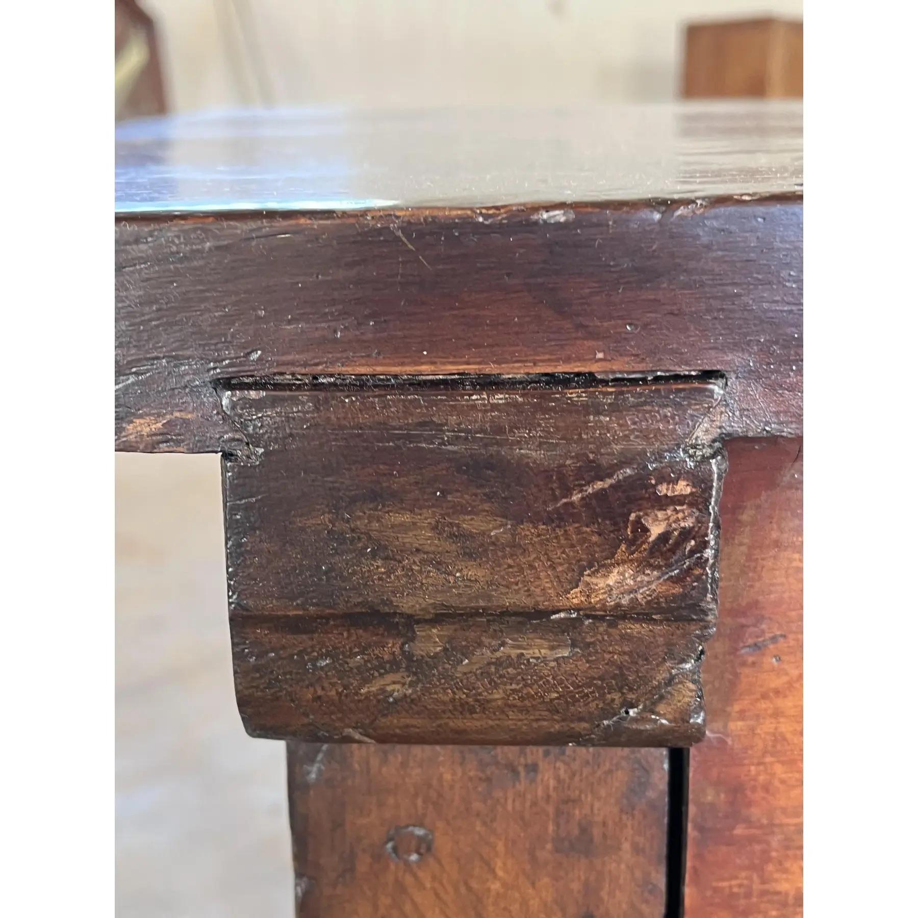 Italienischer Nussbaum-Konsolentisch aus dem 19. im Angebot 4