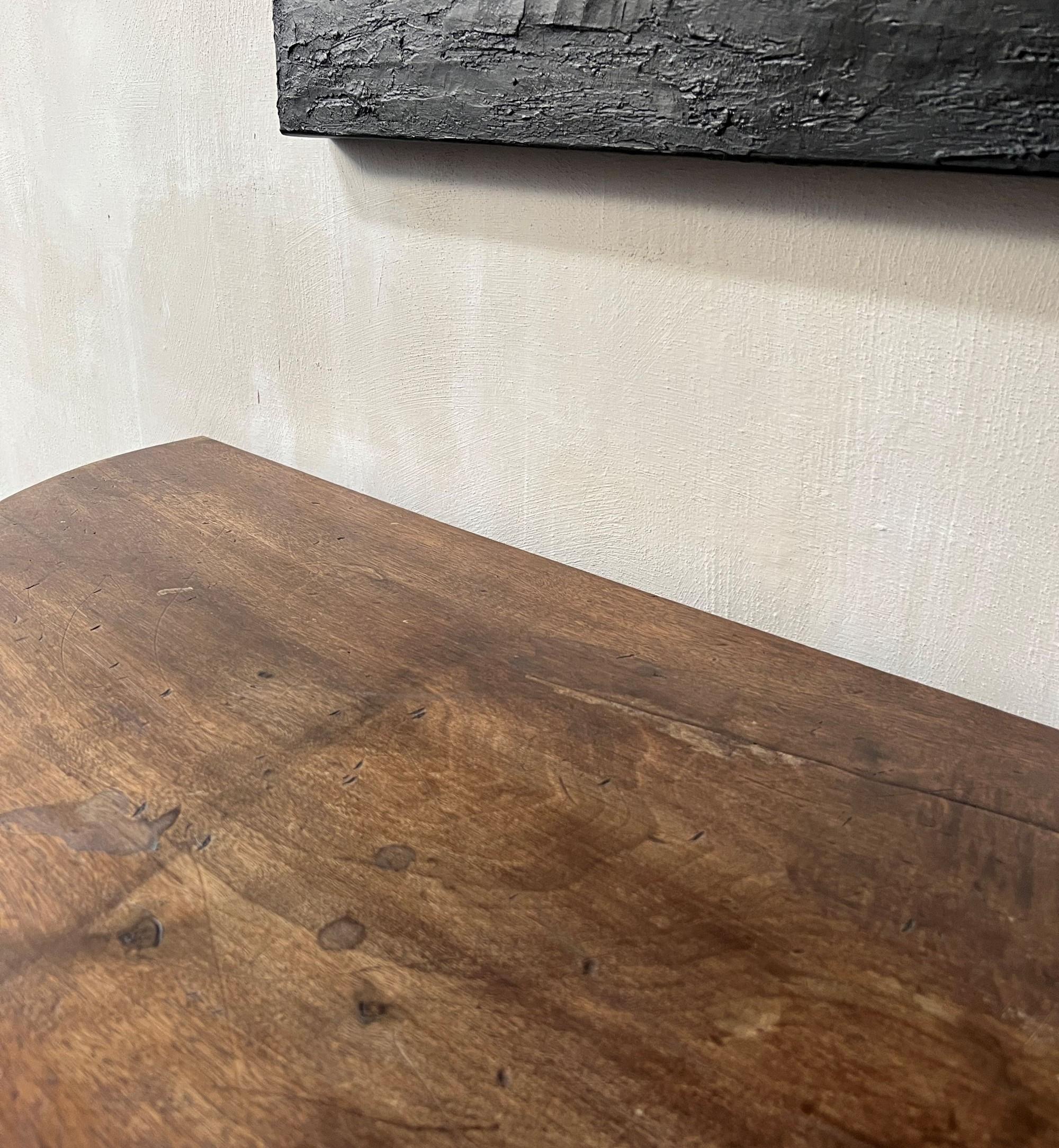 Tavolo consolle Demi Lune in legno di noce del XIX secolo in vendita 3
