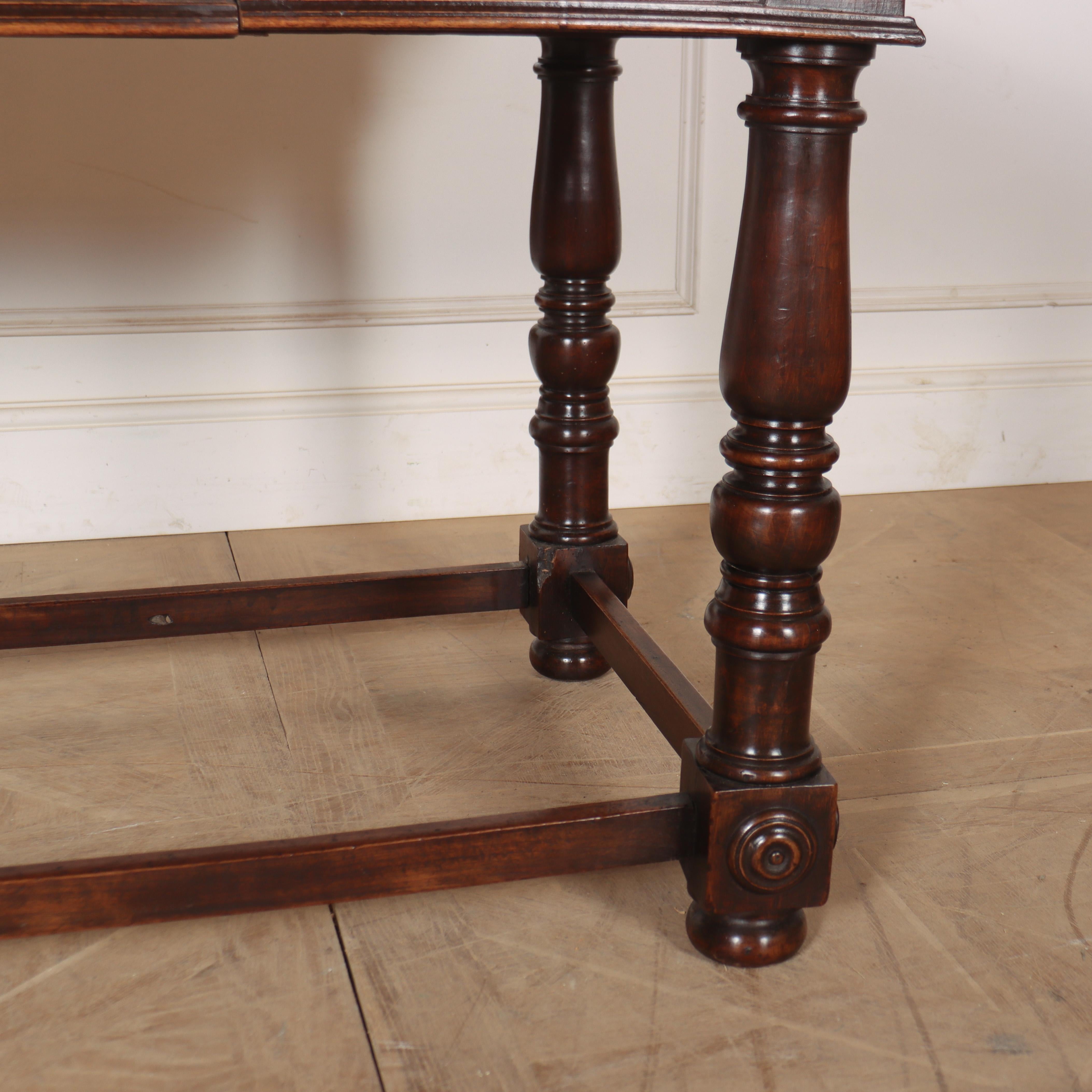 XIX secolo 19th Century Italian Walnut Desk in vendita