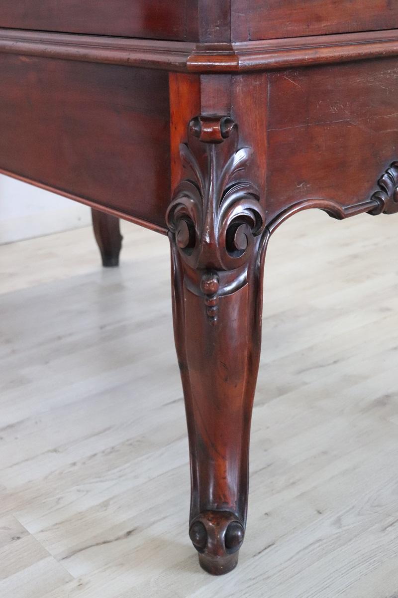 19th Century Italian Walnut Desk with Roll Top en vente 8