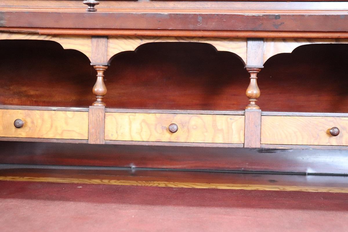 19th Century Italian Walnut Desk with Roll Top en vente 3