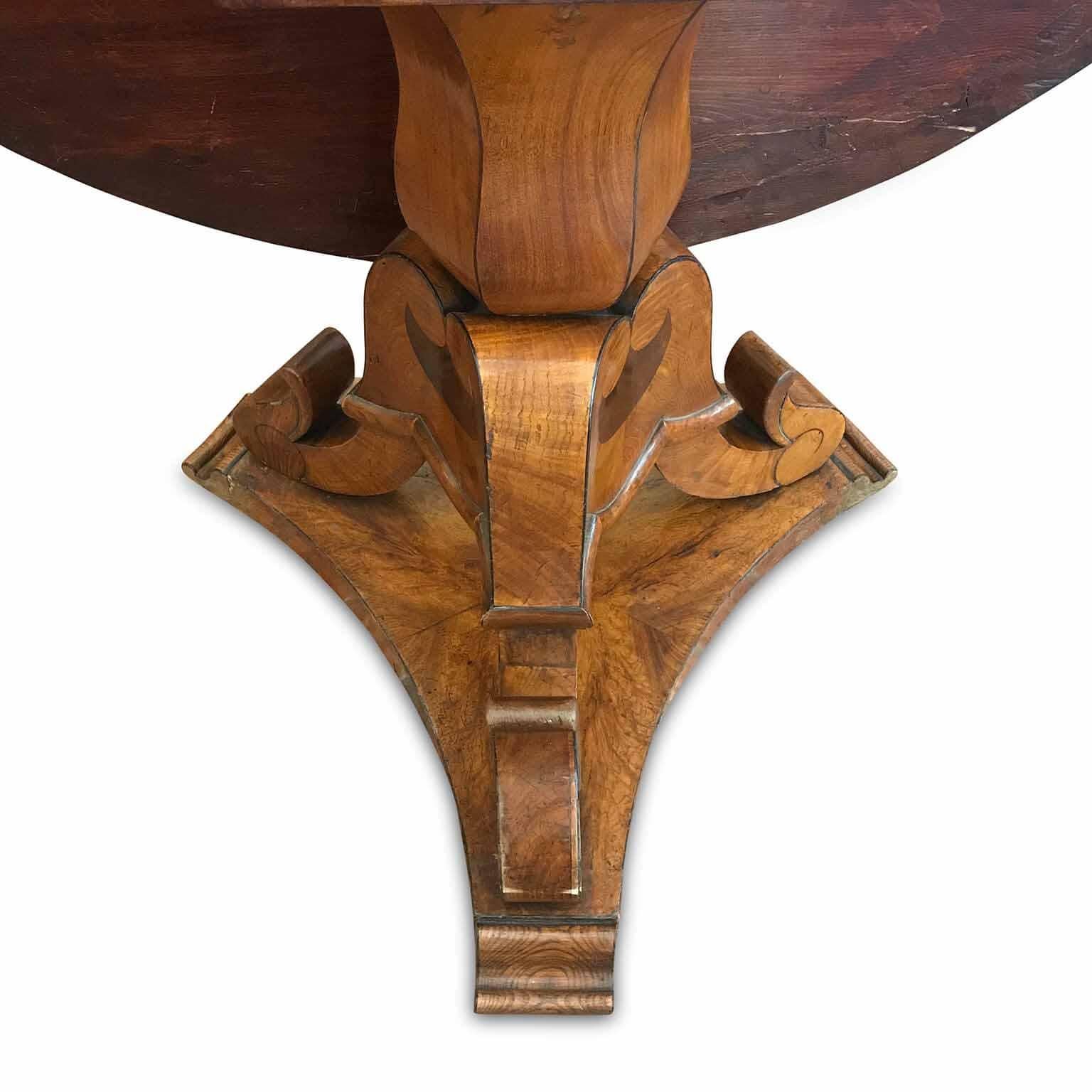 Louis Philippe 19th Century Italian Walnut Dining Room Circular Table Tilt-Top Table