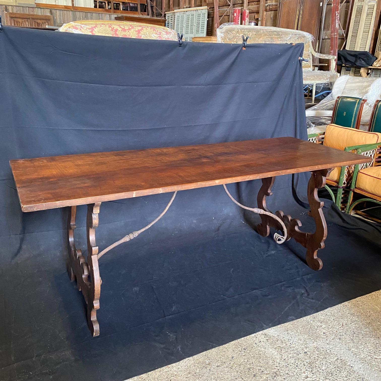 19th Century Italian Walnut Dining Table with Carved Lyre End Supports For Sale 6