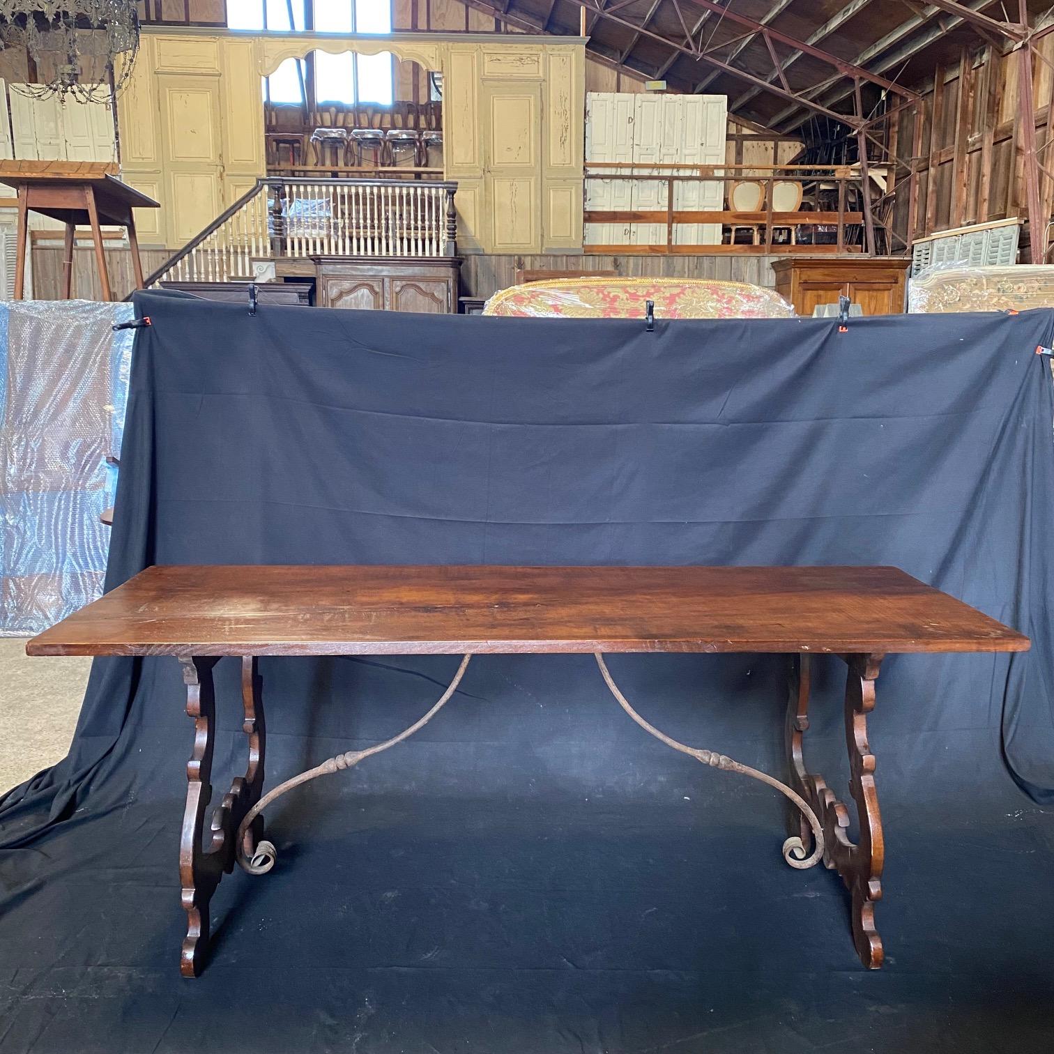 19th Century Italian Walnut Dining Table with Carved Lyre End Supports For Sale 9