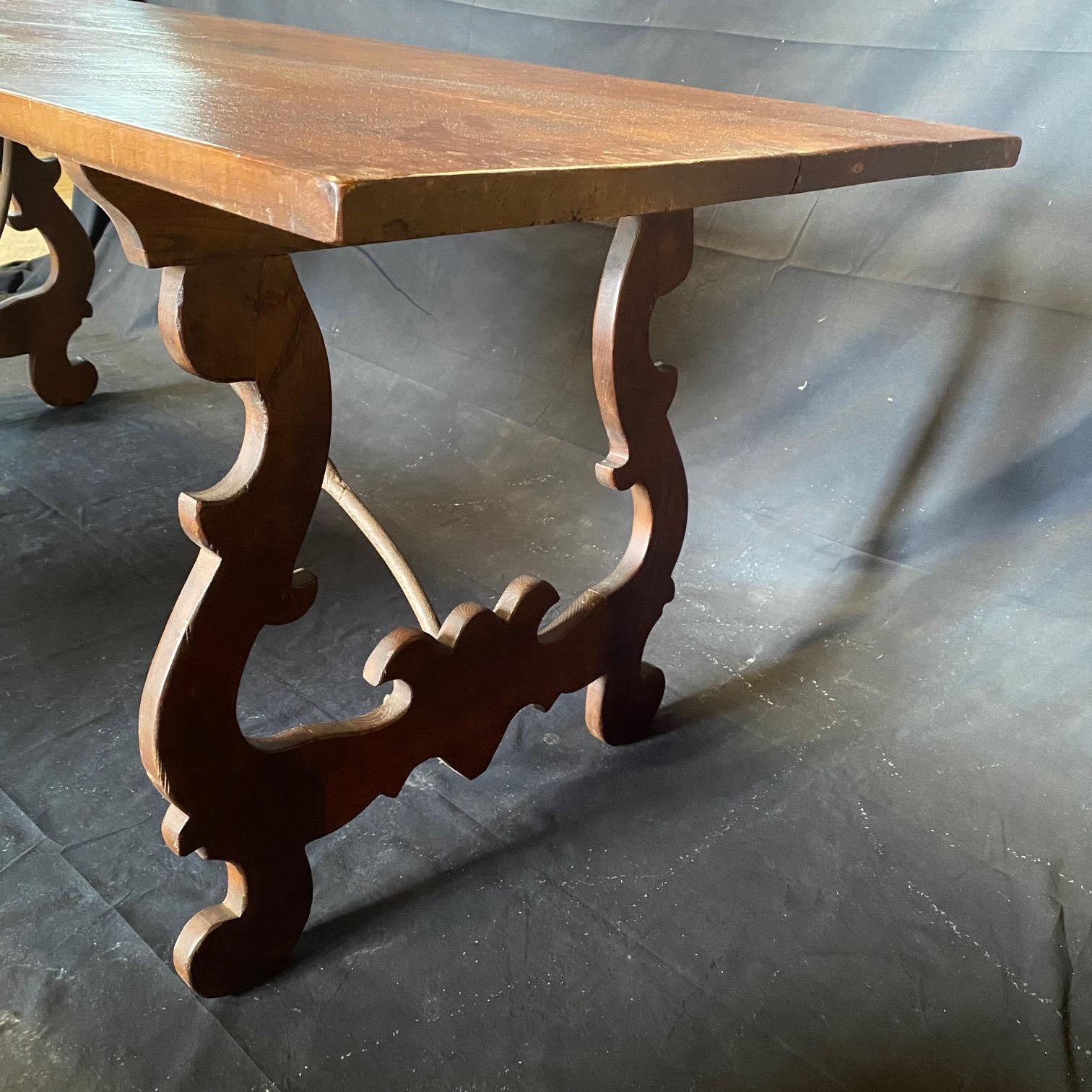 Fer forgé Table de salle à manger italienne du 19ème siècle avec supports d'extrémité en forme de lyre sculptés en vente