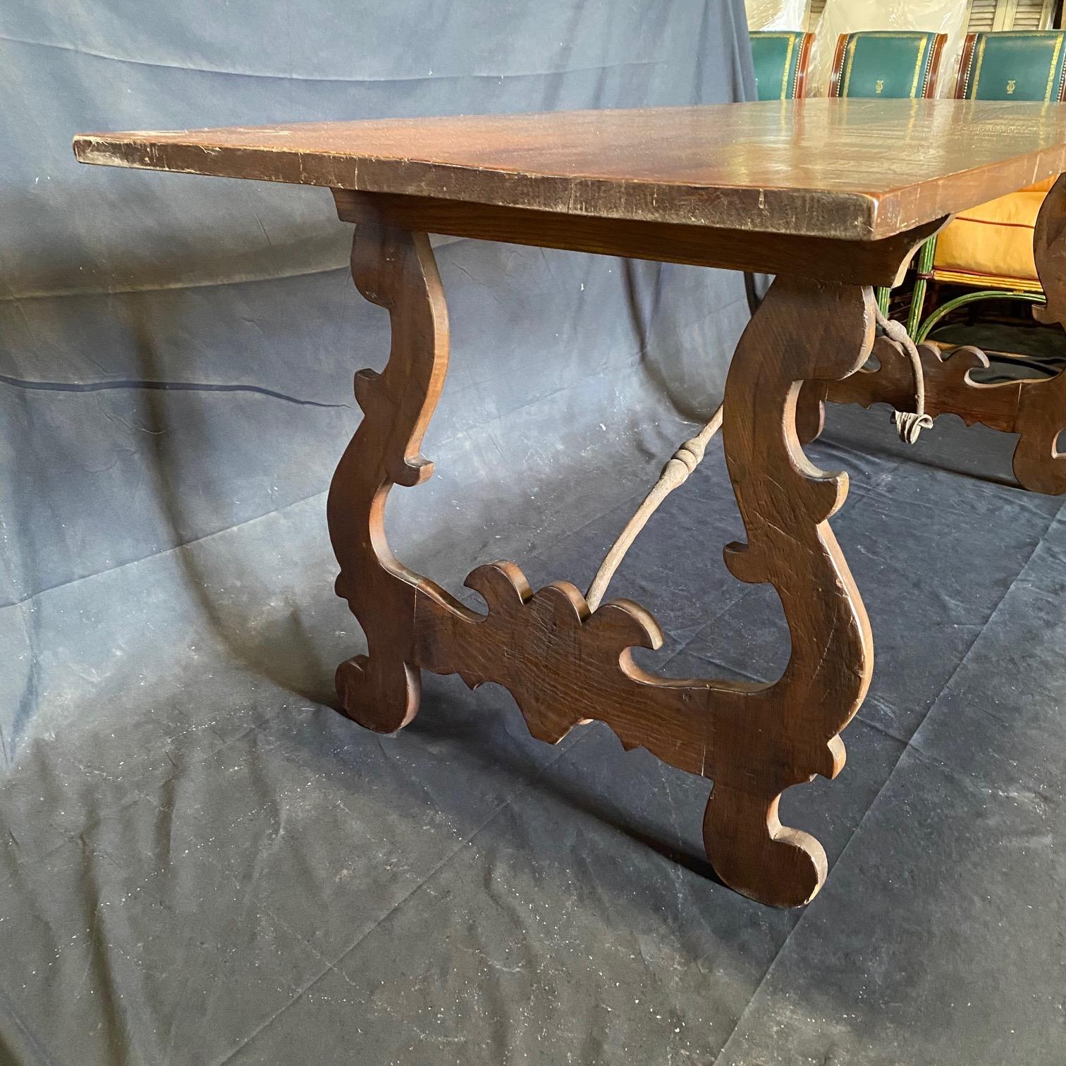 19th Century Italian Walnut Dining Table with Carved Lyre End Supports For Sale 2