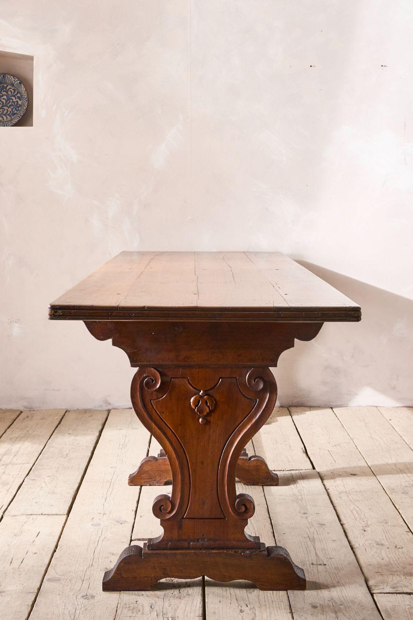19th Century Italian walnut Drapers table 6