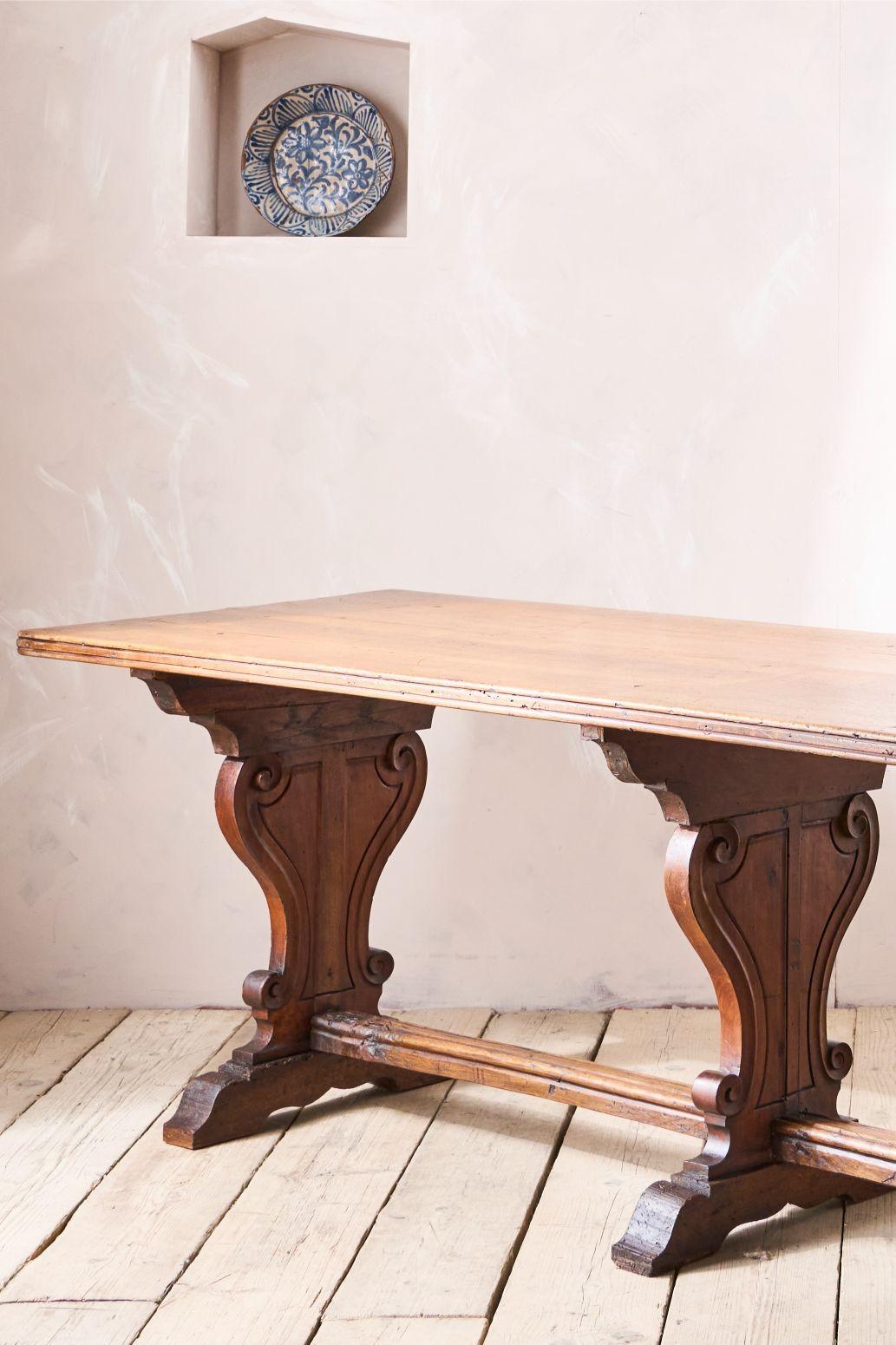 This is a stunning quality, 19th century Italian drapers table. The table is made from walnut and the top has wonderful patina. Making the table hugely decorative. Ideal use is as a large console or narrow dining table. Overall condition is good
