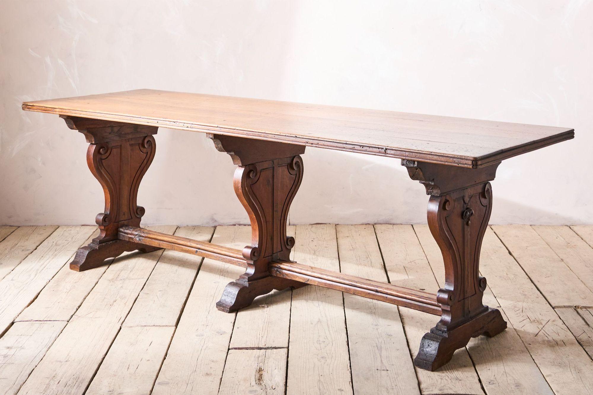 19th Century Italian walnut Drapers table In Good Condition In Malton, GB
