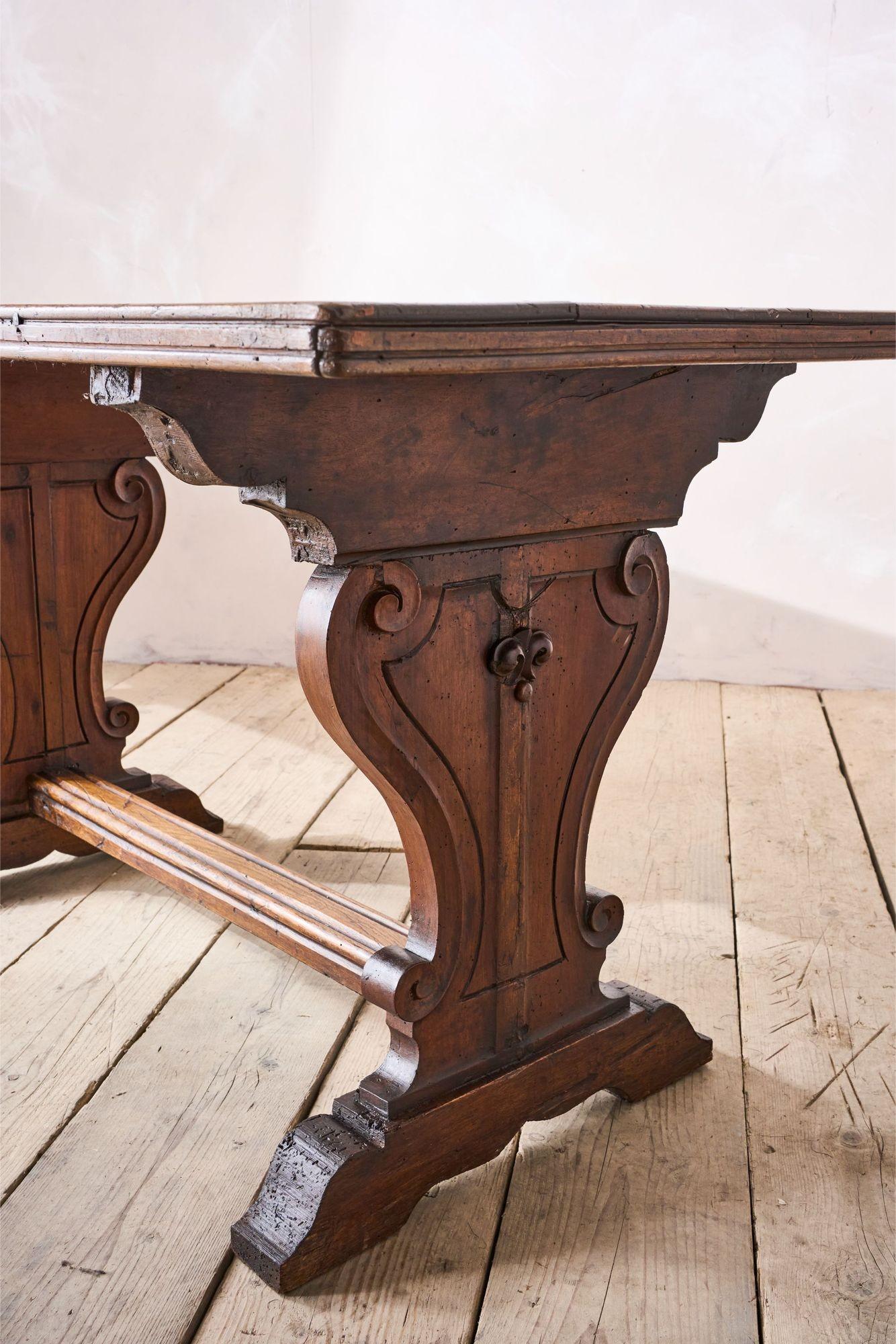 Walnut 19th Century Italian walnut Drapers table