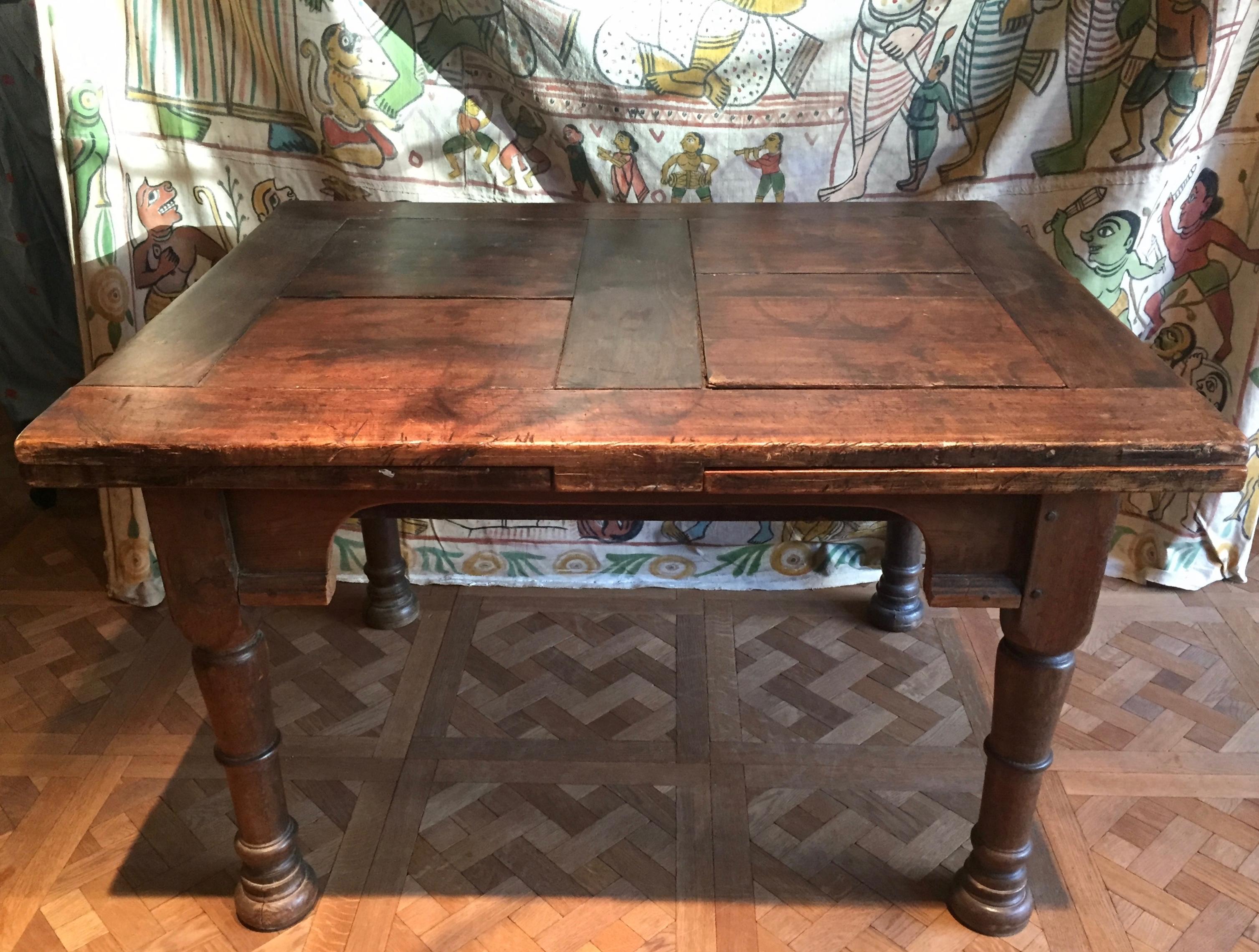 19th Century Italian Walnut Draw Leaf Table For Sale 3