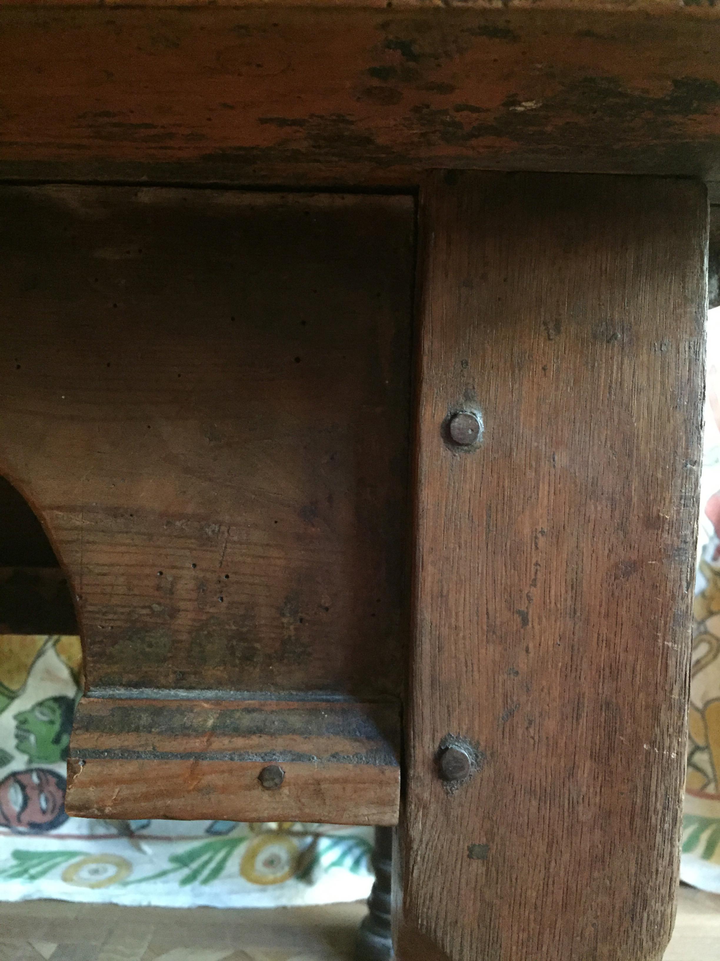 19th Century Italian Walnut Draw Leaf Table For Sale 4