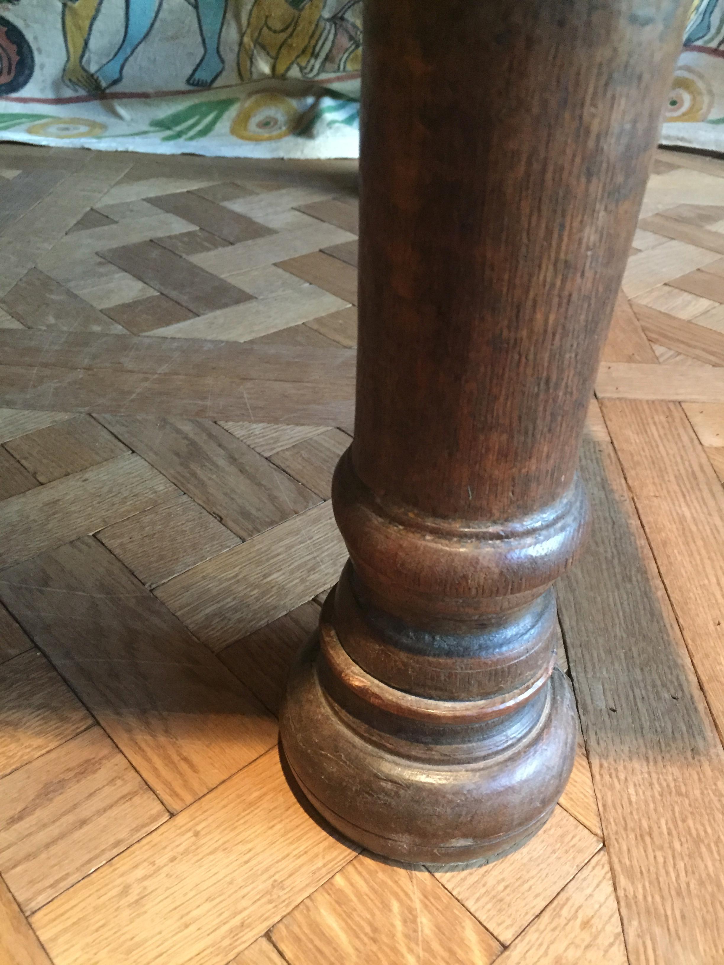 19th Century Italian Walnut Draw Leaf Table For Sale 5