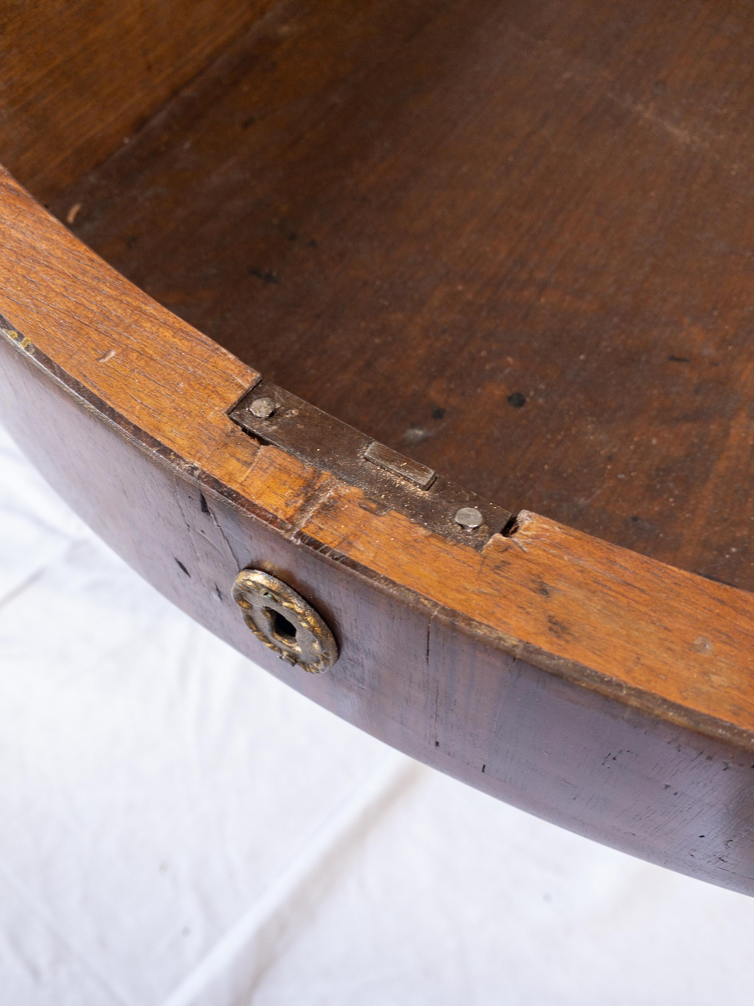 19th Century Italian Walnut Gueridon Table with Trifold Base & Lock Drawer For Sale 5