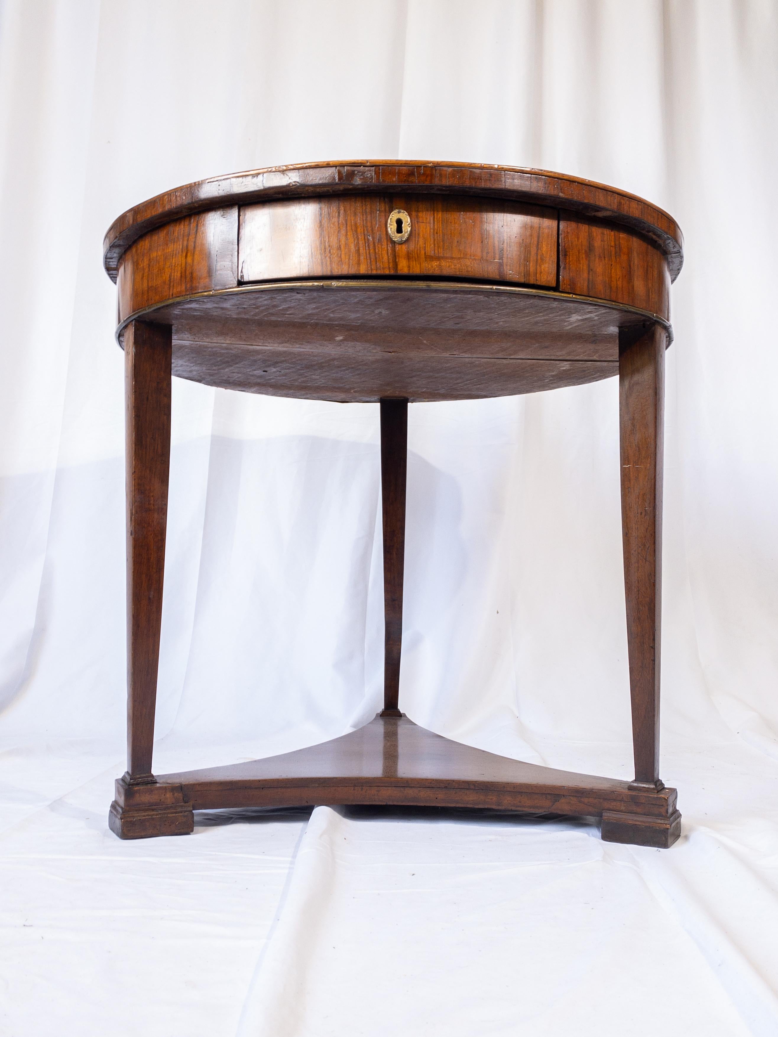 19th Century Italian Walnut Gueridon Table with Trifold Base & Lock Drawer In Good Condition For Sale In Houston, TX