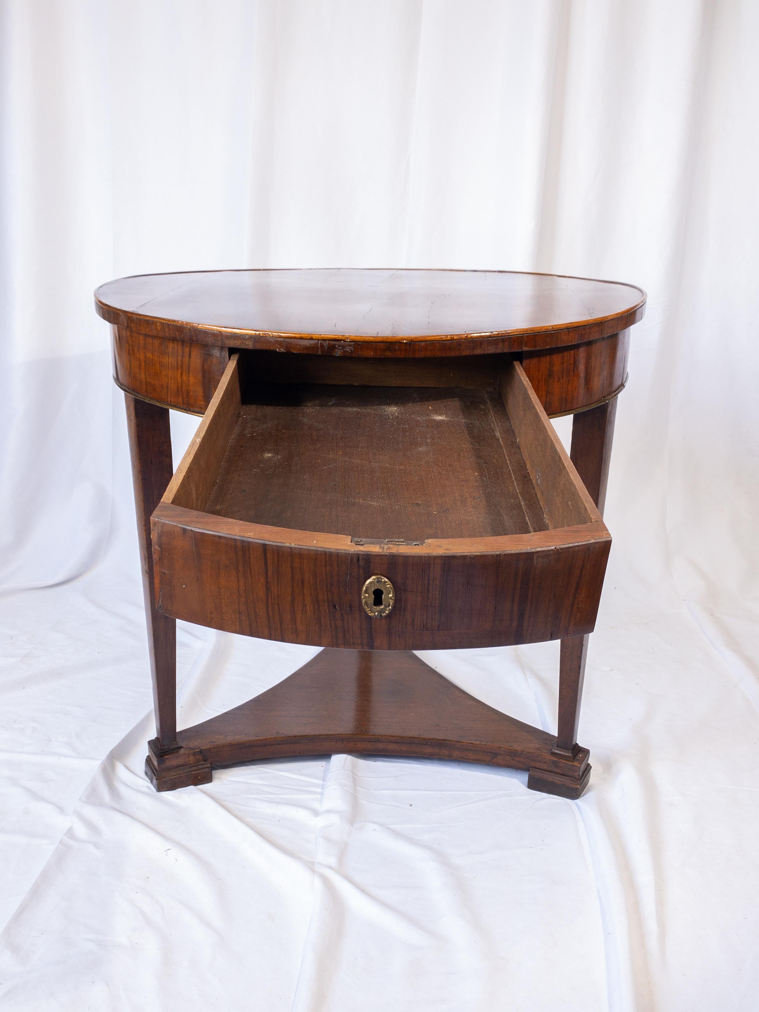 19th Century Italian Walnut Gueridon Table with Trifold Base & Lock Drawer For Sale 4