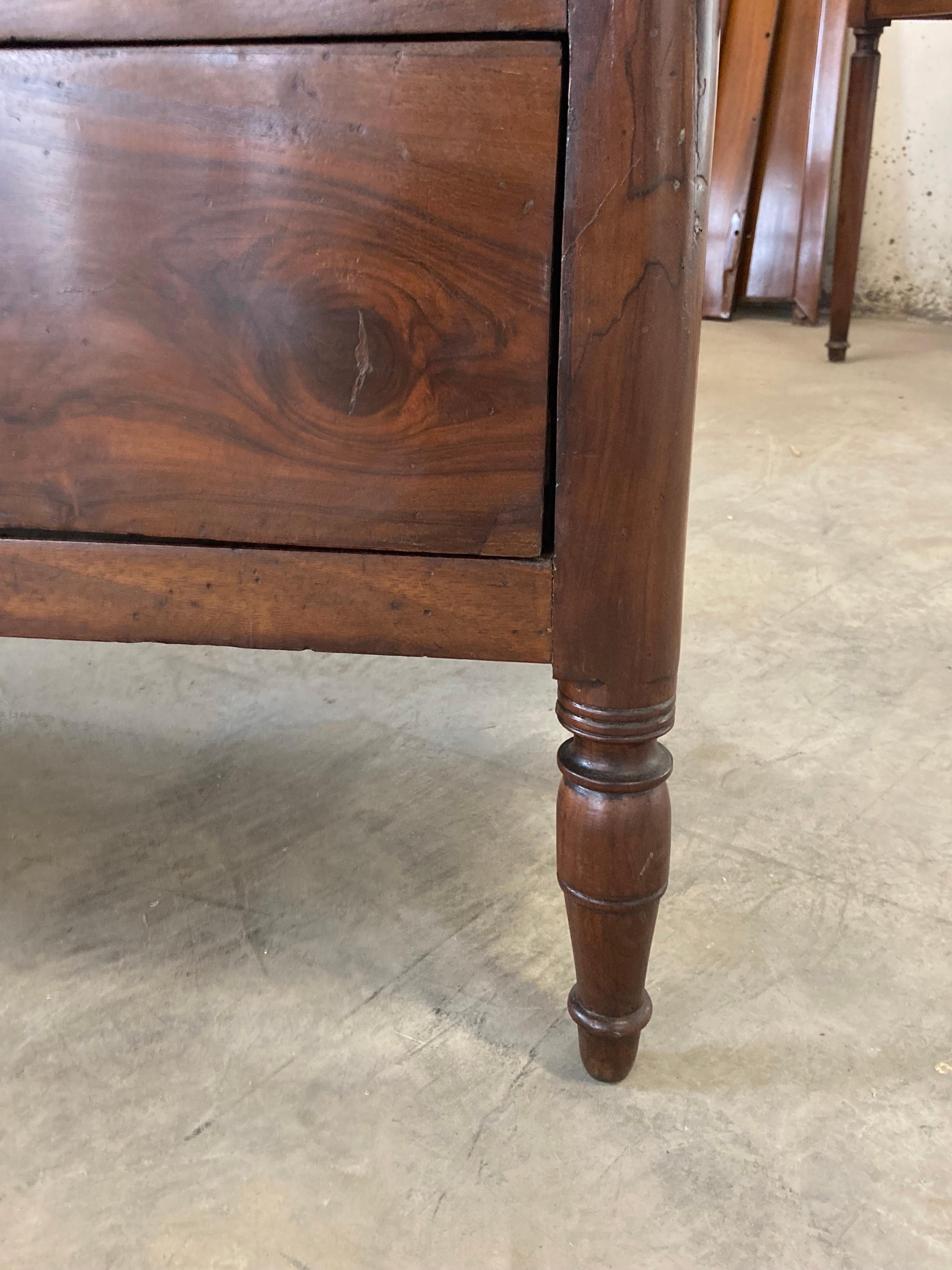 Commode Luigi XVI in noce del XIX secolo in vendita 4