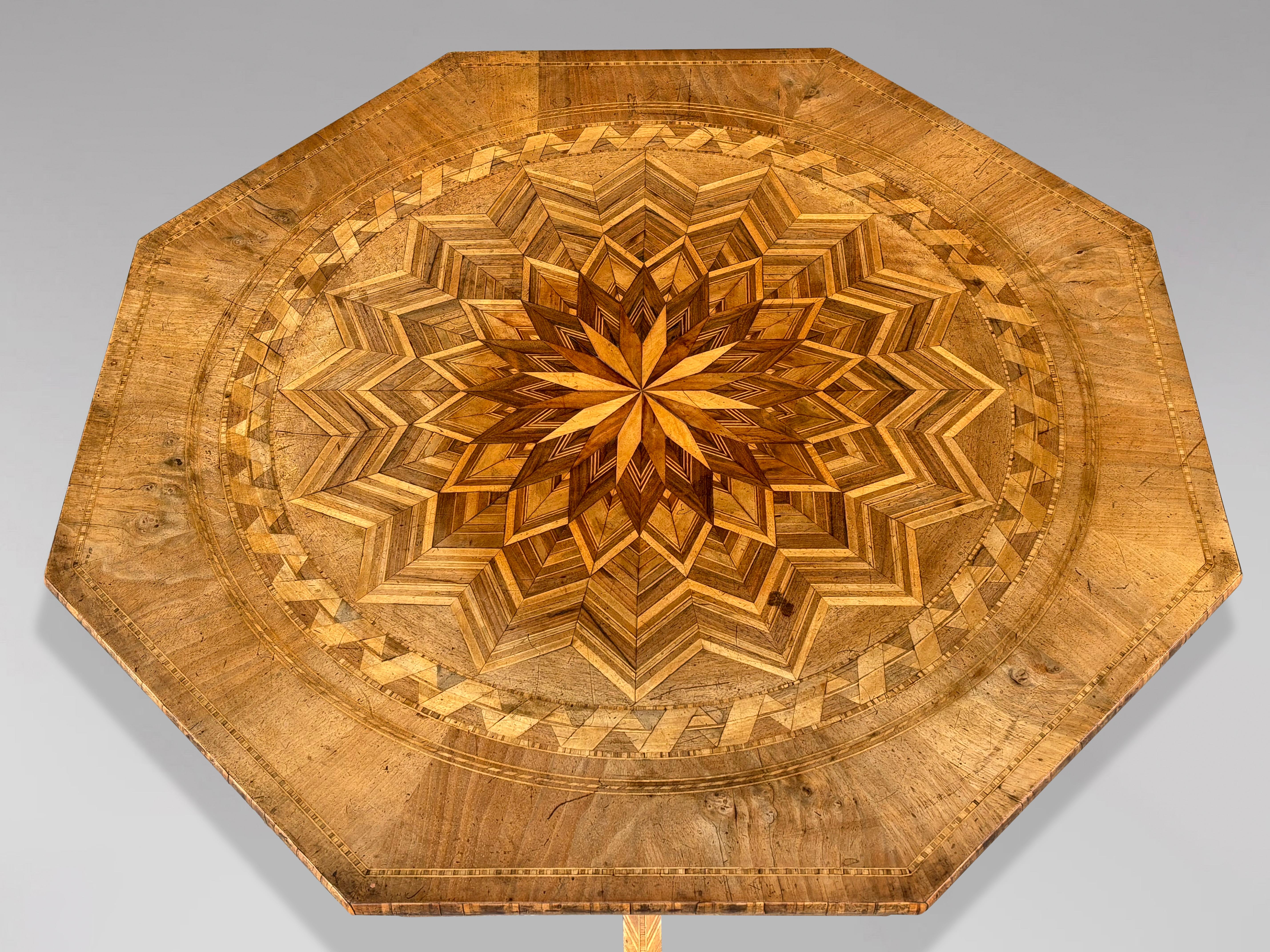 XIXe siècle Table tripode en marqueterie de noyer de Sorrente, Italie, 19e siècle en vente
