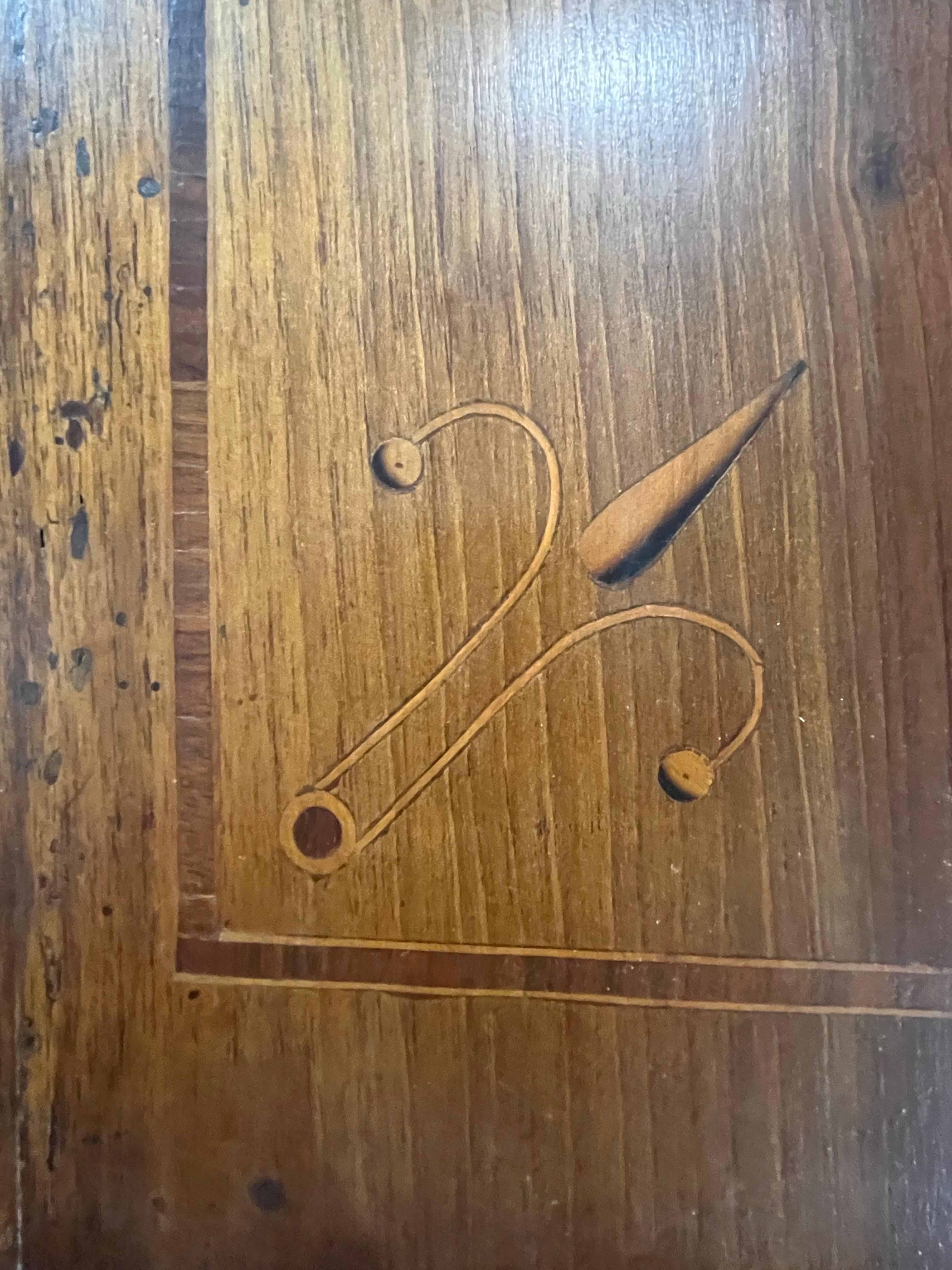 Italiano Commode / Cassettiera / Comò neoclassico in noce dell'Ottocento italiano in vendita