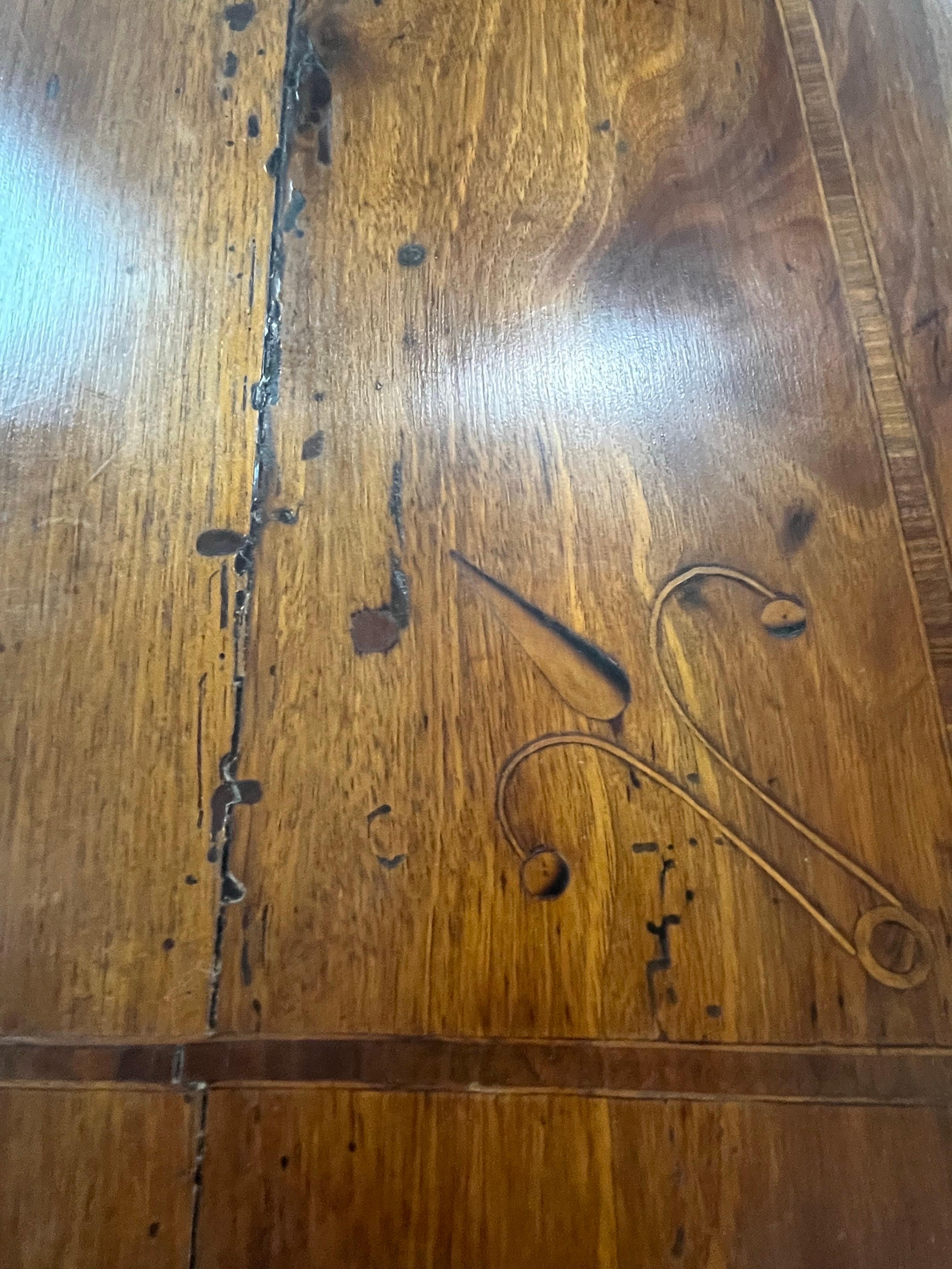 Commode / Cassettiera / Comò neoclassico in noce dell'Ottocento italiano In condizioni buone in vendita a Carmine, TX