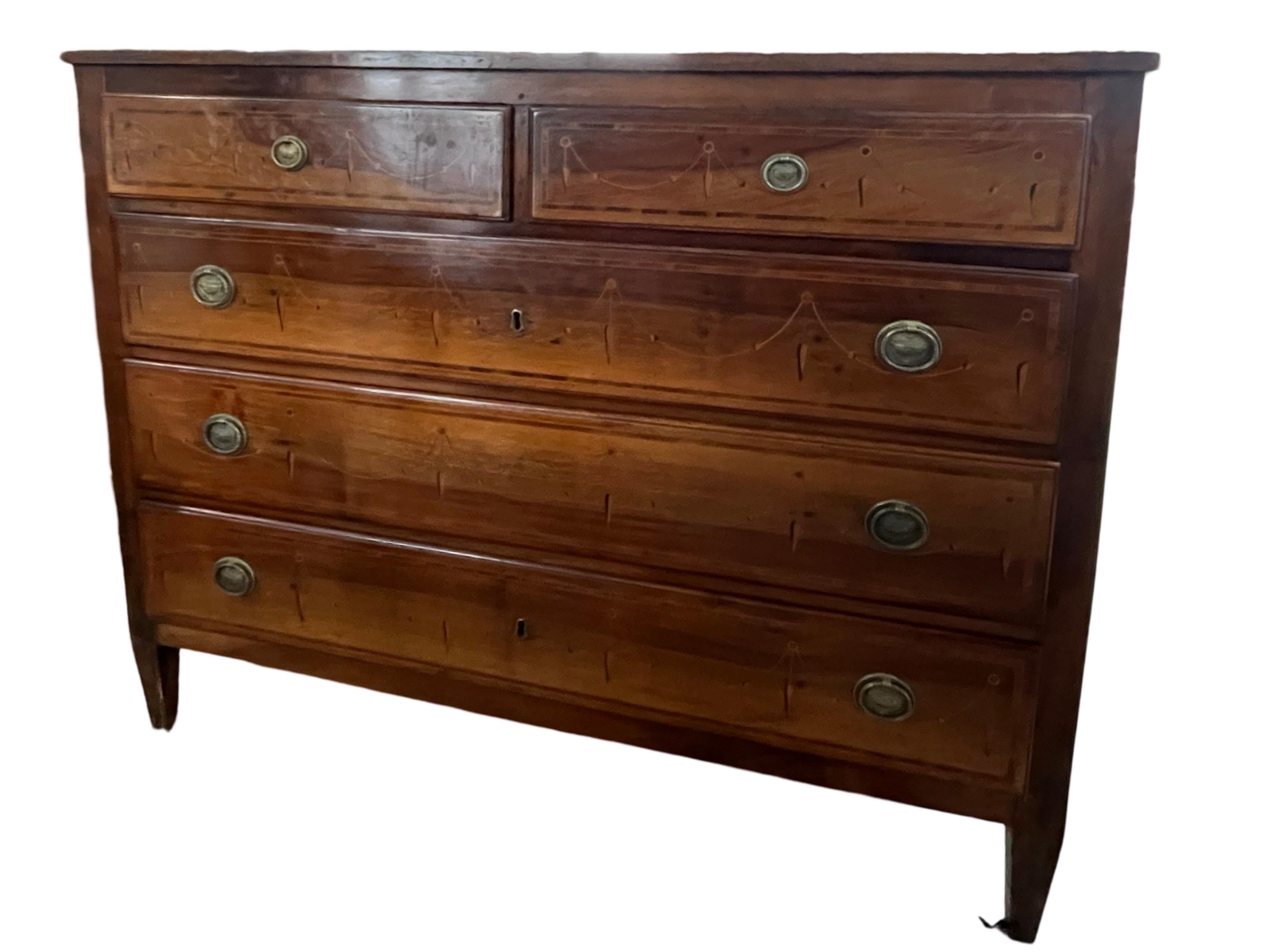Noce Commode / Cassettiera / Comò neoclassico in noce dell'Ottocento italiano in vendita