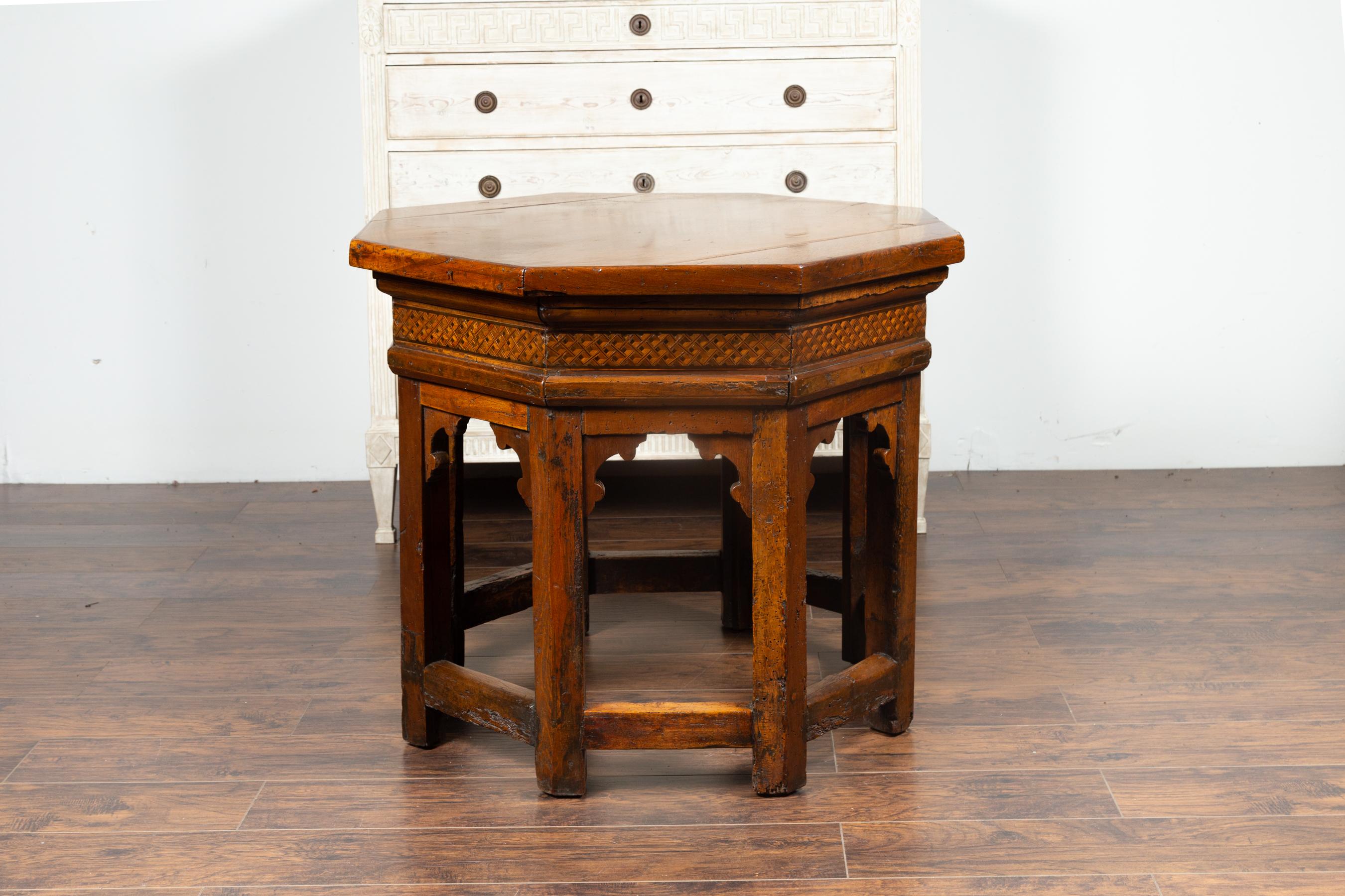 19th Century Italian Walnut Octagonal Table with Inlaid Trompe-L'œil Motifs For Sale 2