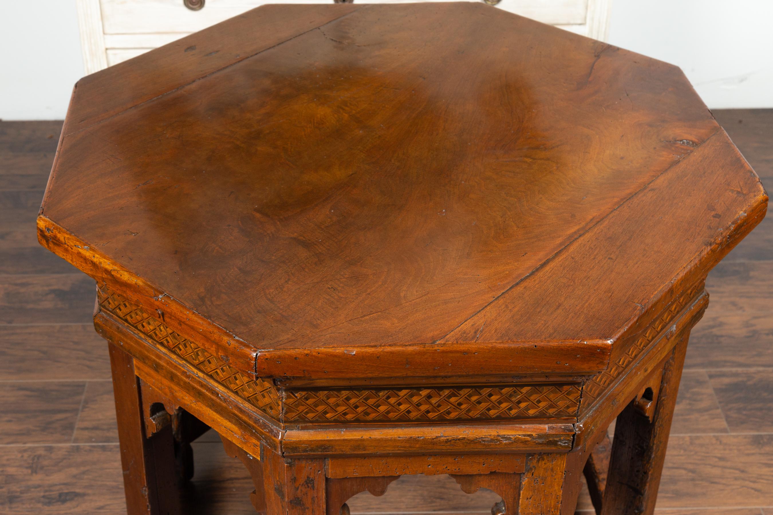 19th Century Italian Walnut Octagonal Table with Inlaid Trompe-L'œil Motifs For Sale 3