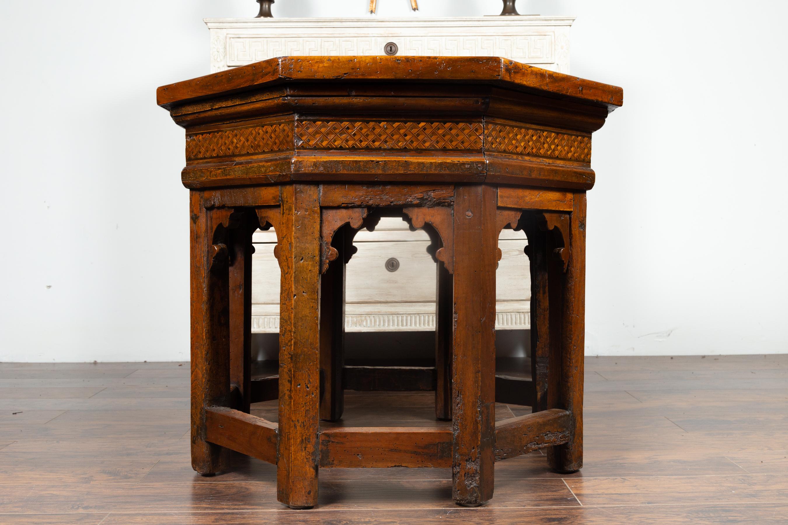 19th Century Italian Walnut Octagonal Table with Inlaid Trompe-L'œil Motifs For Sale 4