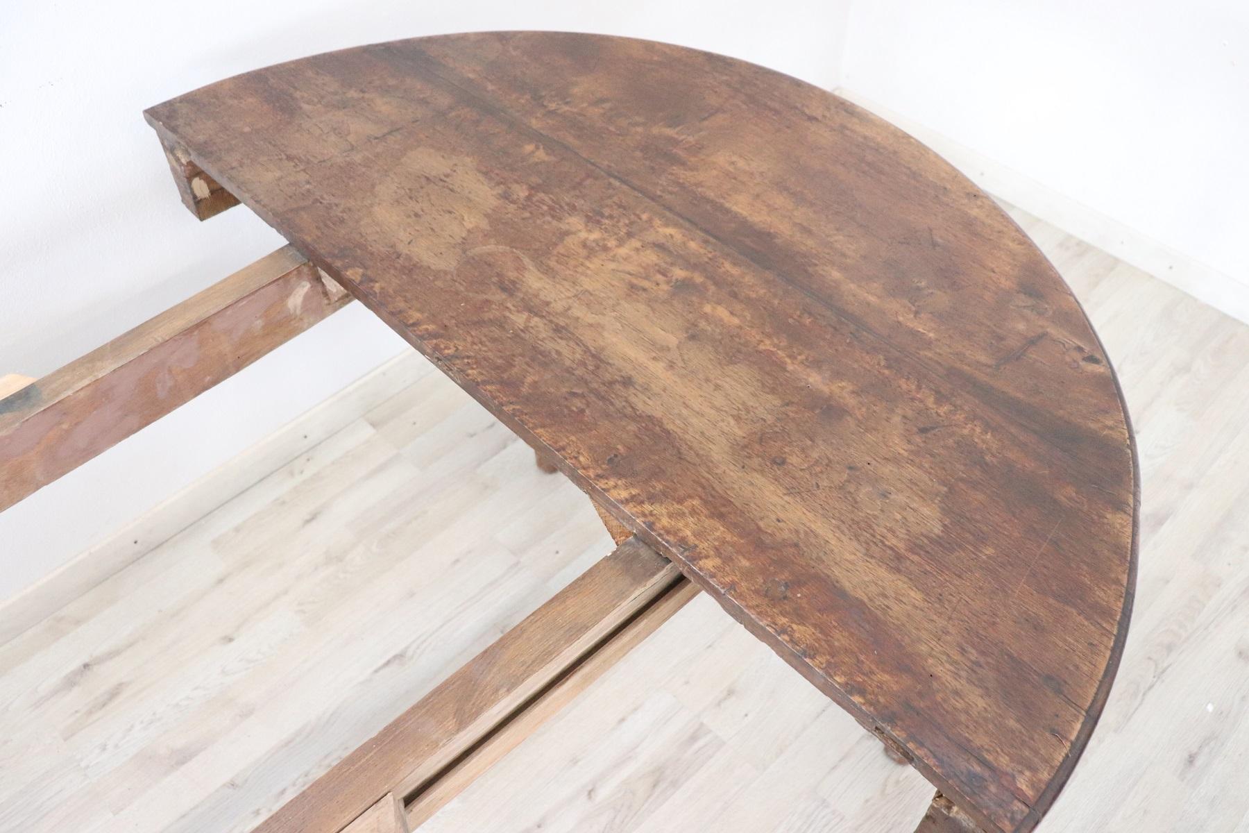 19th Century Italian Walnut Round Extendable Dining Room Table 2