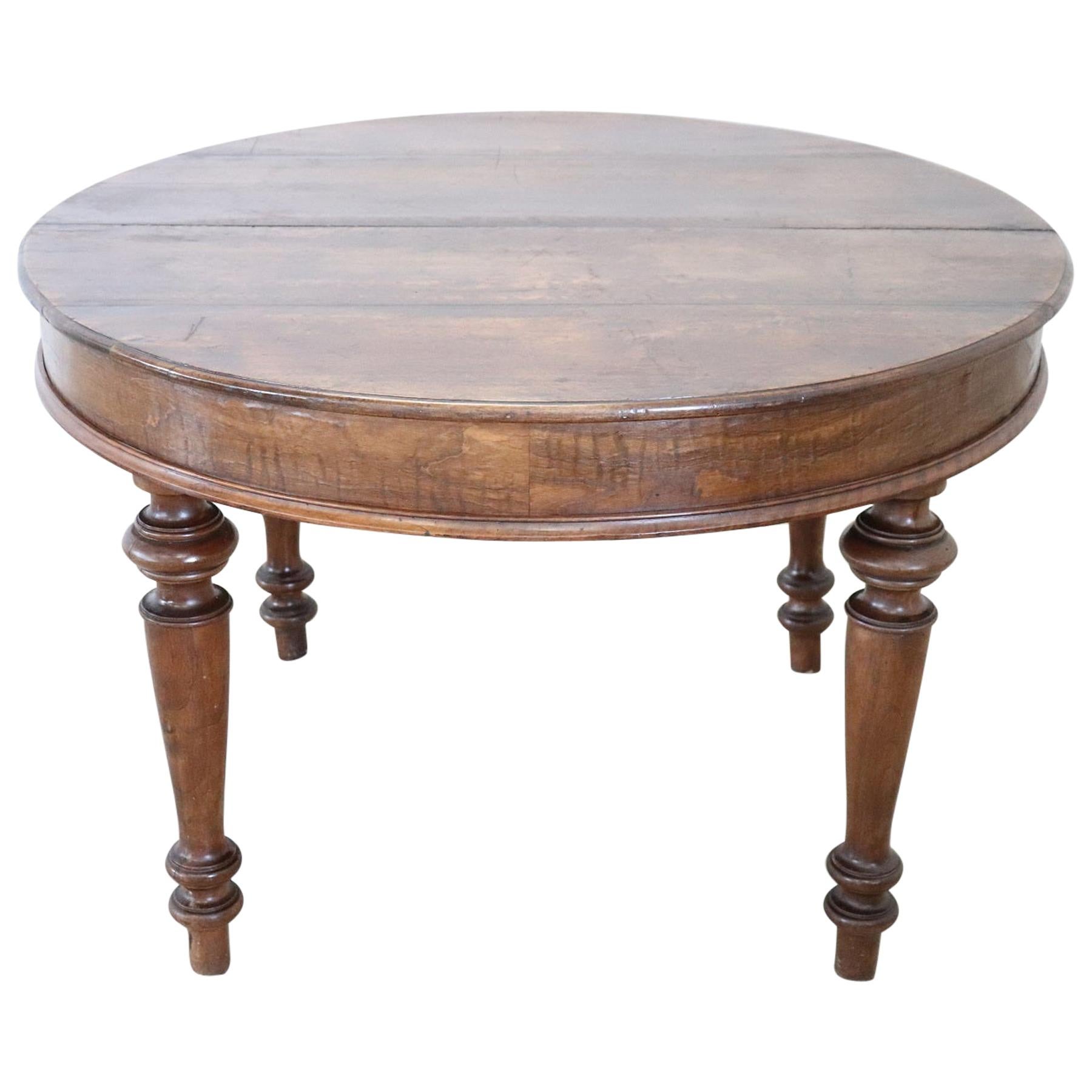19th Century Italian Walnut Round Extendable Dining Room Table