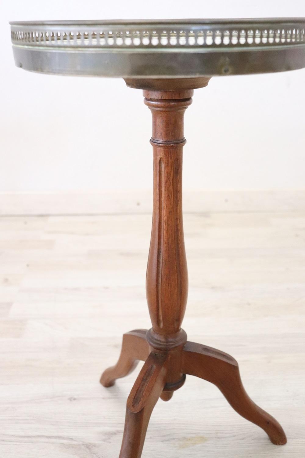 19th Century Italian Walnut Round Side Table, Pedestal Table or Smoking Table In Excellent Condition In Casale Monferrato, IT