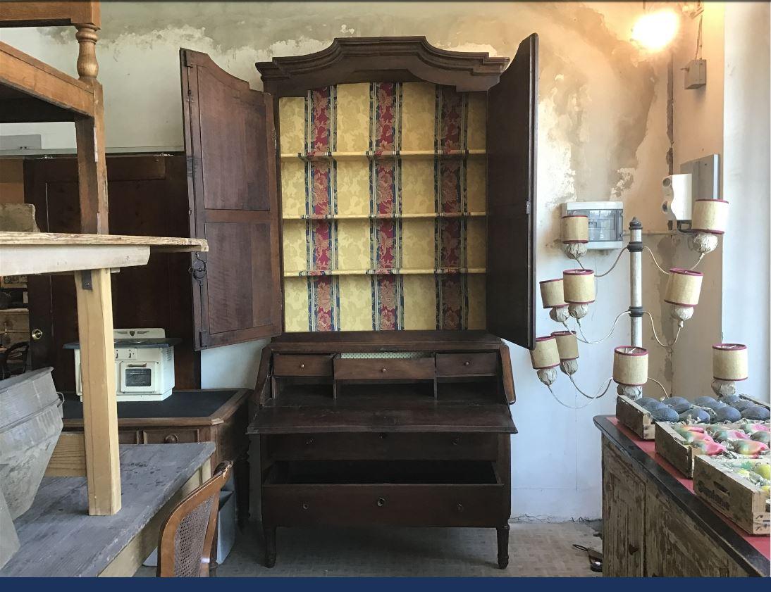 19th Century Italian Walnut Secretary Bookcase with Drawers, 1890s In Good Condition In Florence, IT