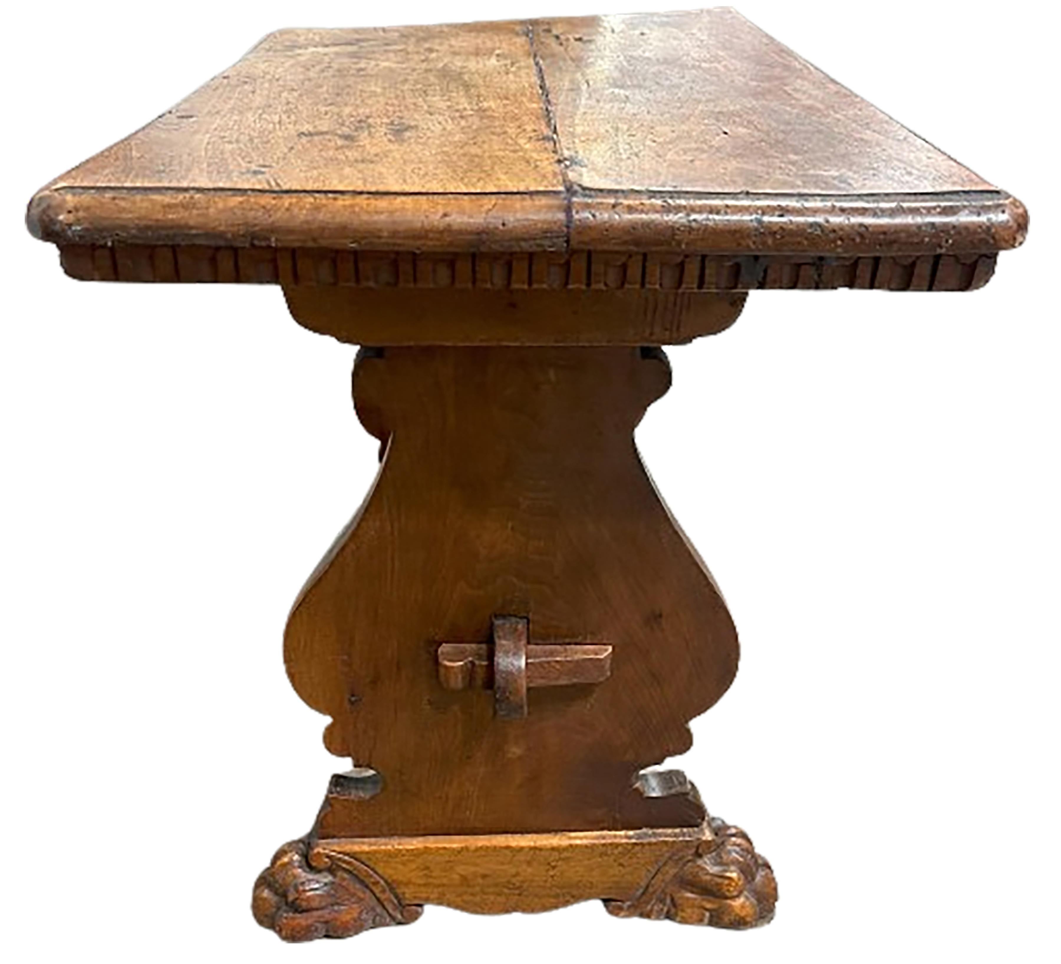19th Century Italian Walnut Side Table For Sale 2