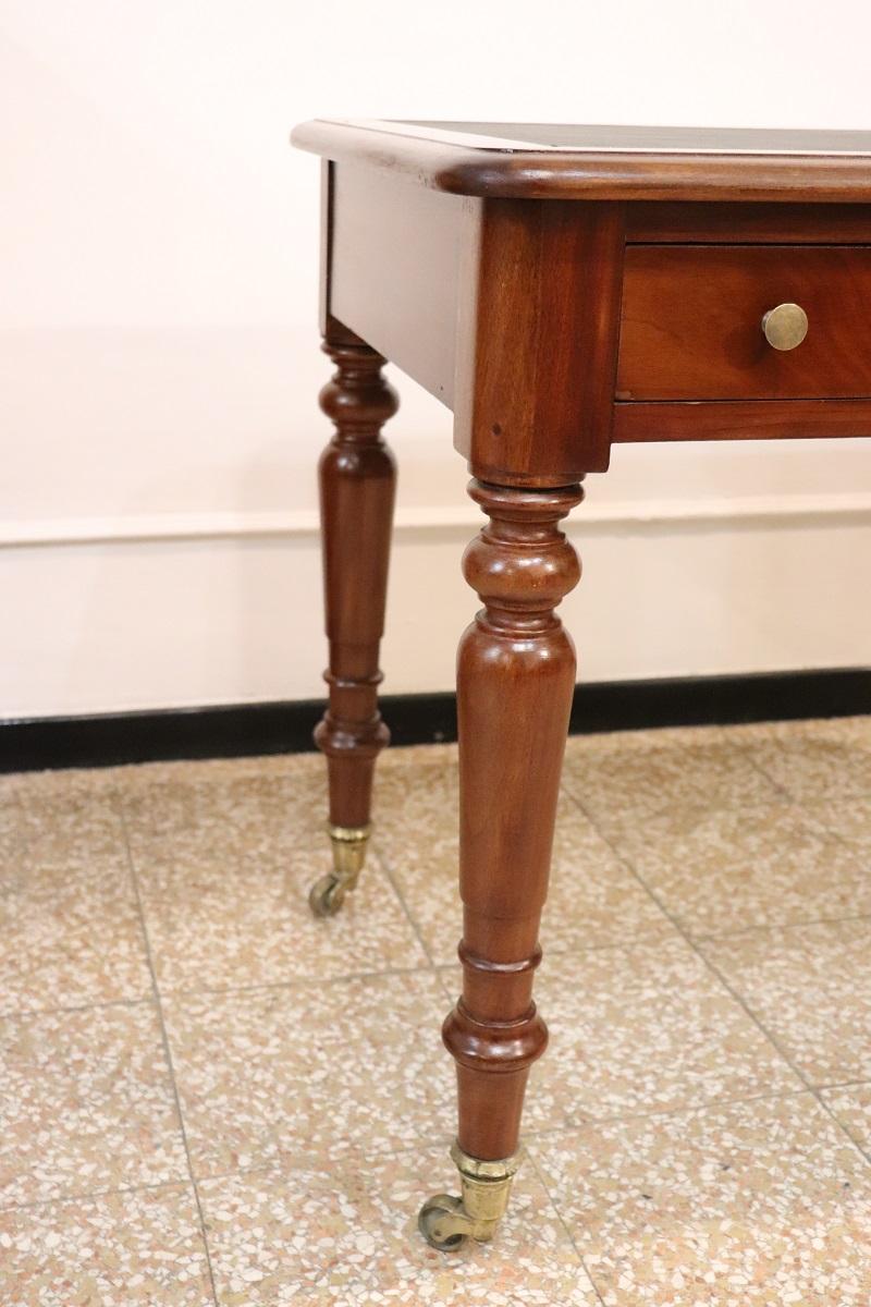 19th Century Italian Walnut Small Antique Desk In Good Condition For Sale In Casale Monferrato, IT