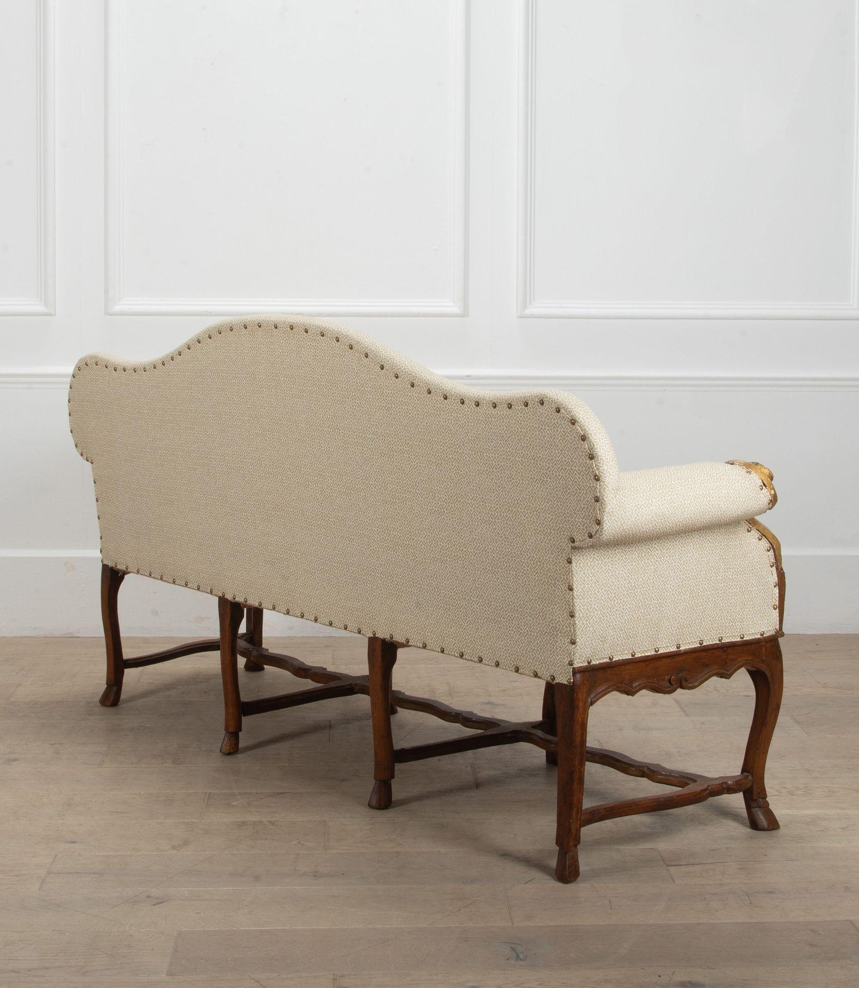 19th Century Italian Walnut Sofa from Tuscany (Barock) im Angebot