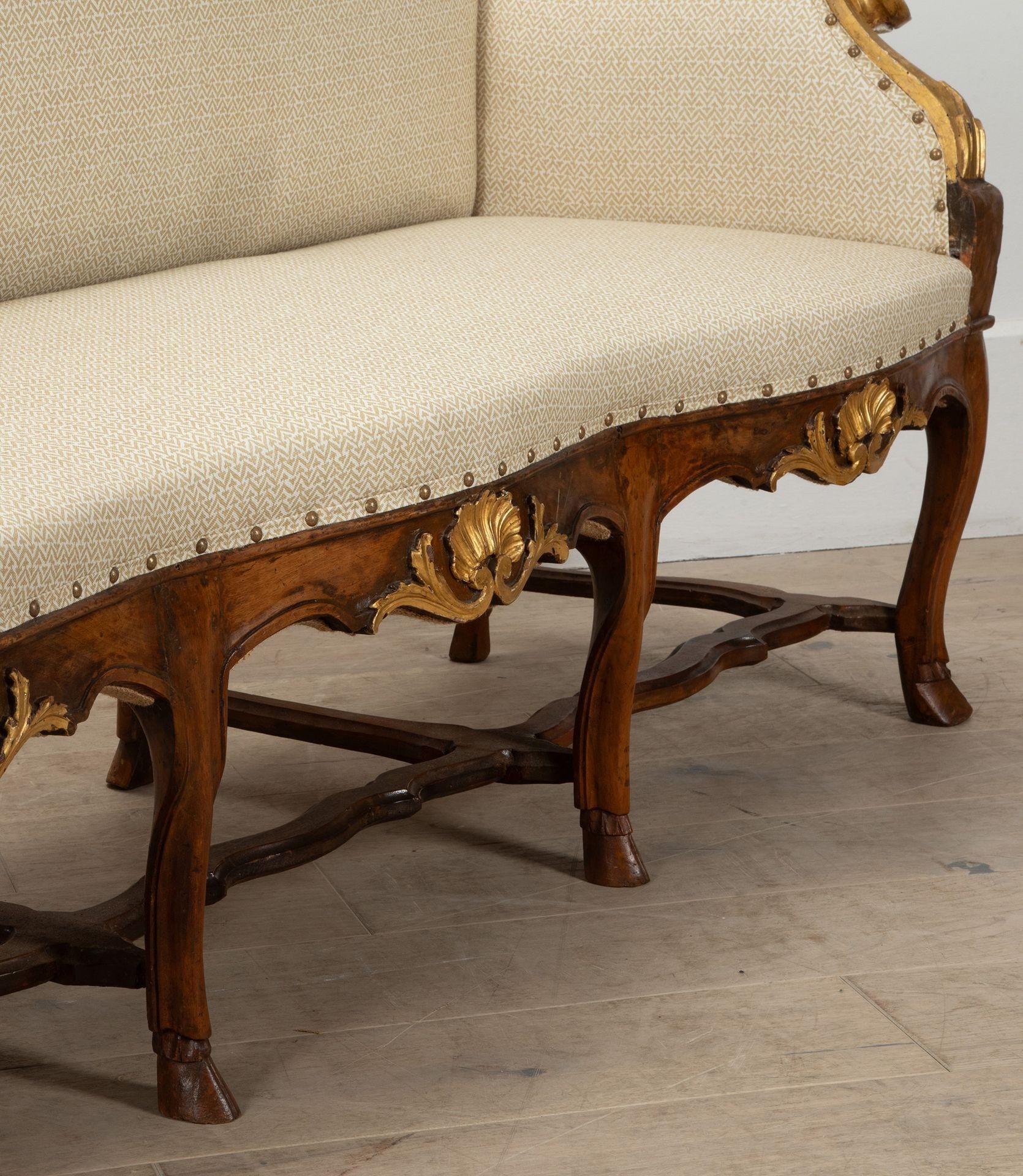 19th Century Italian Walnut Sofa from Tuscany (Polster) im Angebot