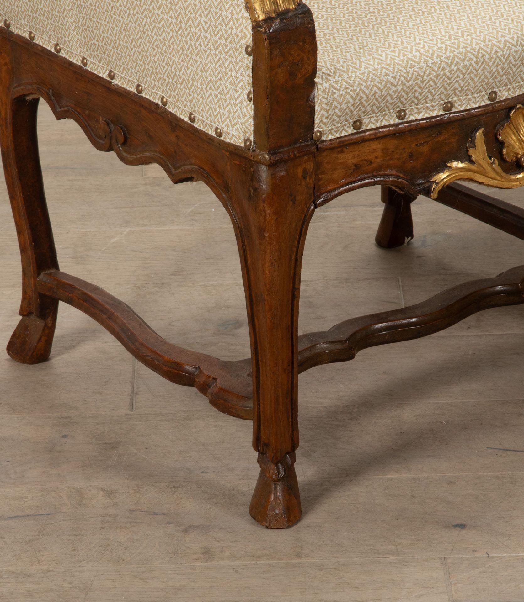 19th Century Italian Walnut Sofa from Tuscany im Angebot 2