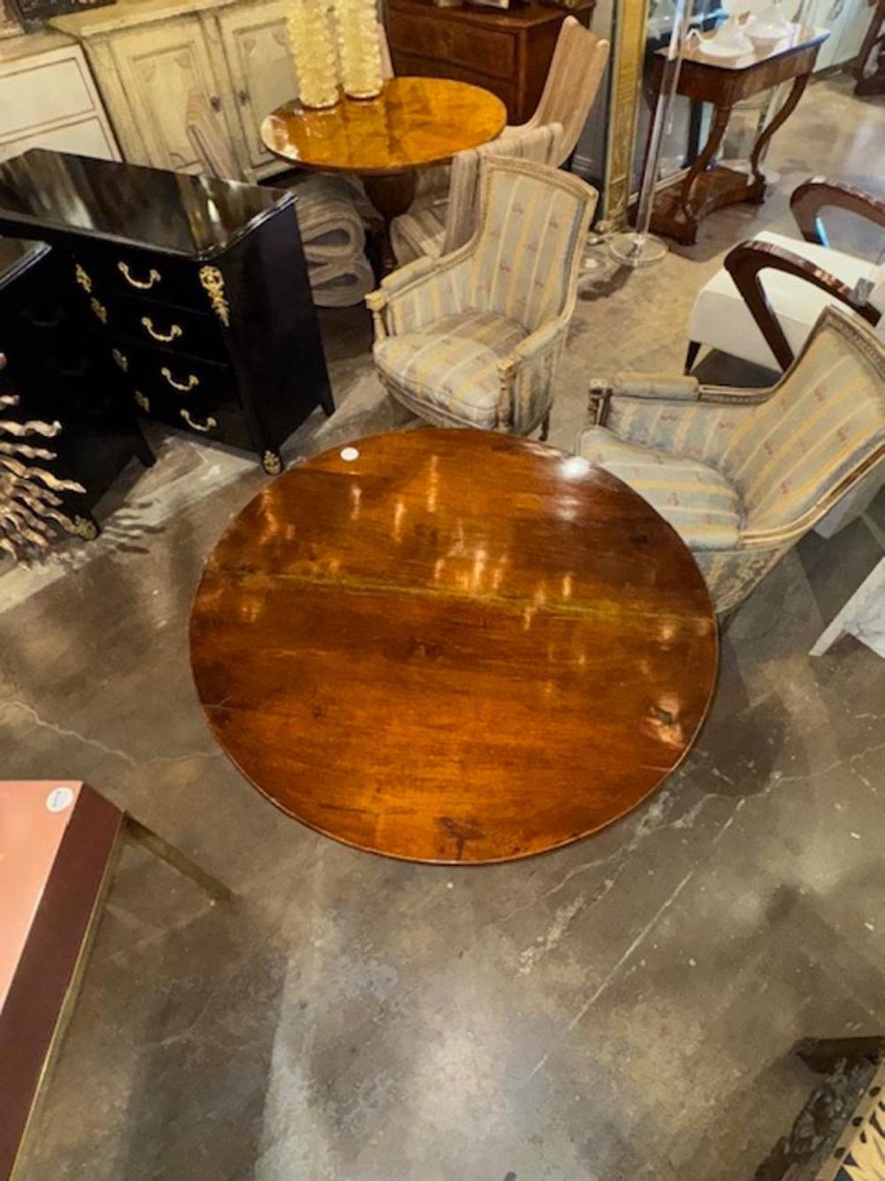 Table centrale italienne en noyer du 19e siècle à plateau basculant Bon état - En vente à Dallas, TX
