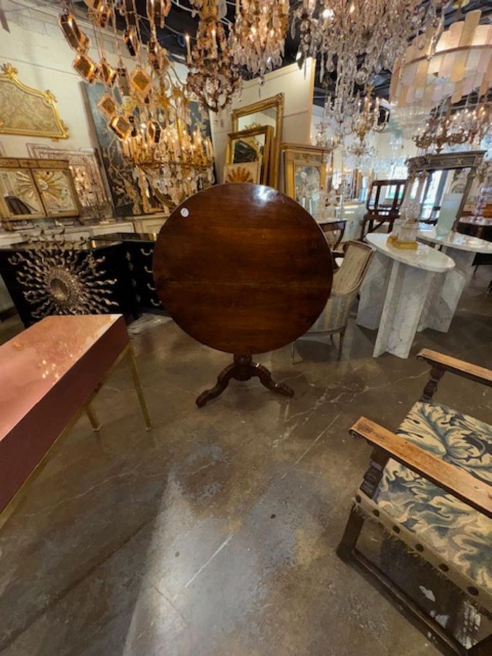 XIXe siècle Table centrale italienne en noyer du 19e siècle à plateau basculant en vente