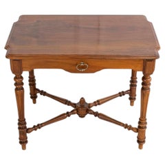 Bureau italien en noyer du XIXe siècle, design néoclassique