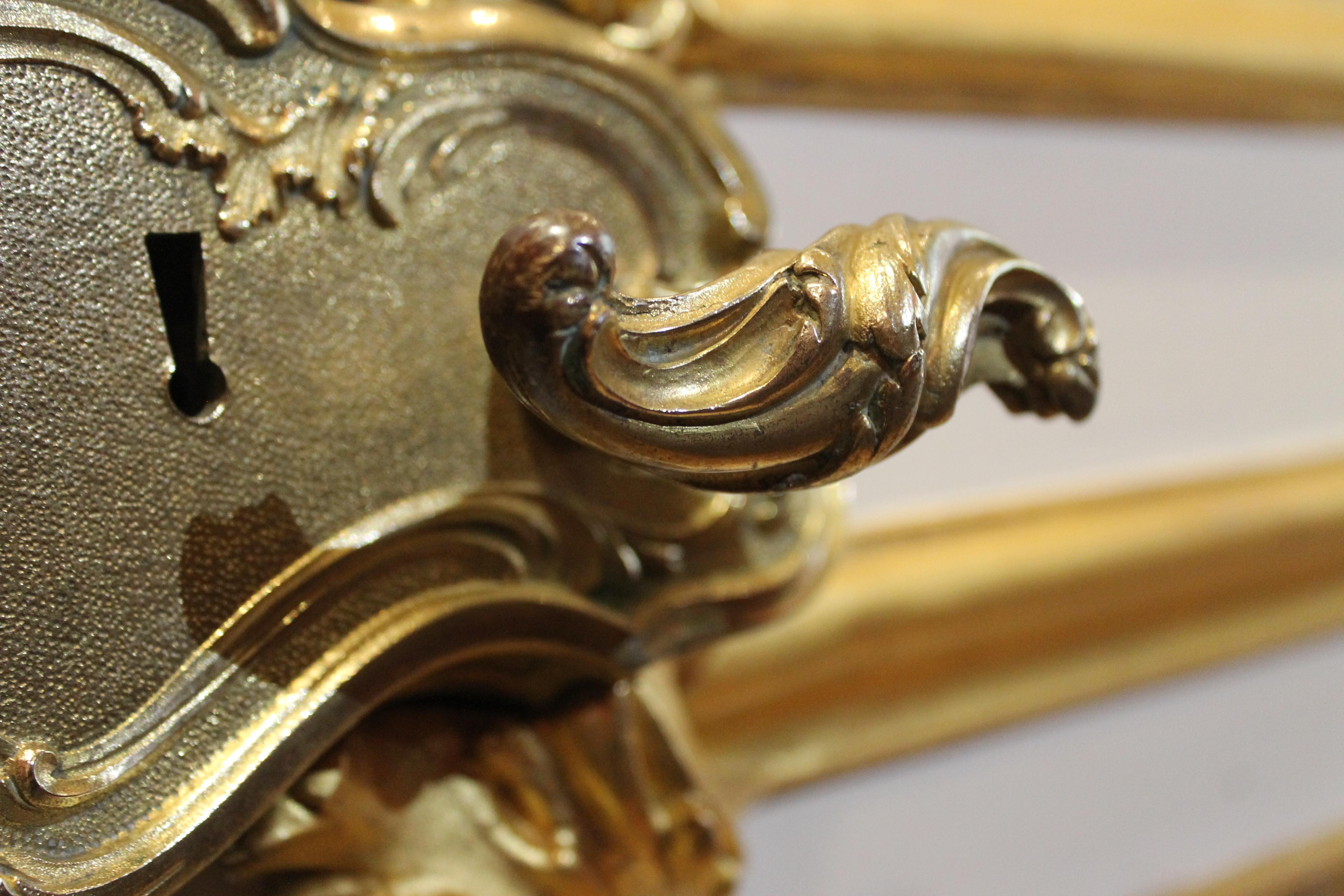 Italienische Rokokotür aus weißem Lack und Giltwood mit Griffen aus vergoldeter Bronze 2