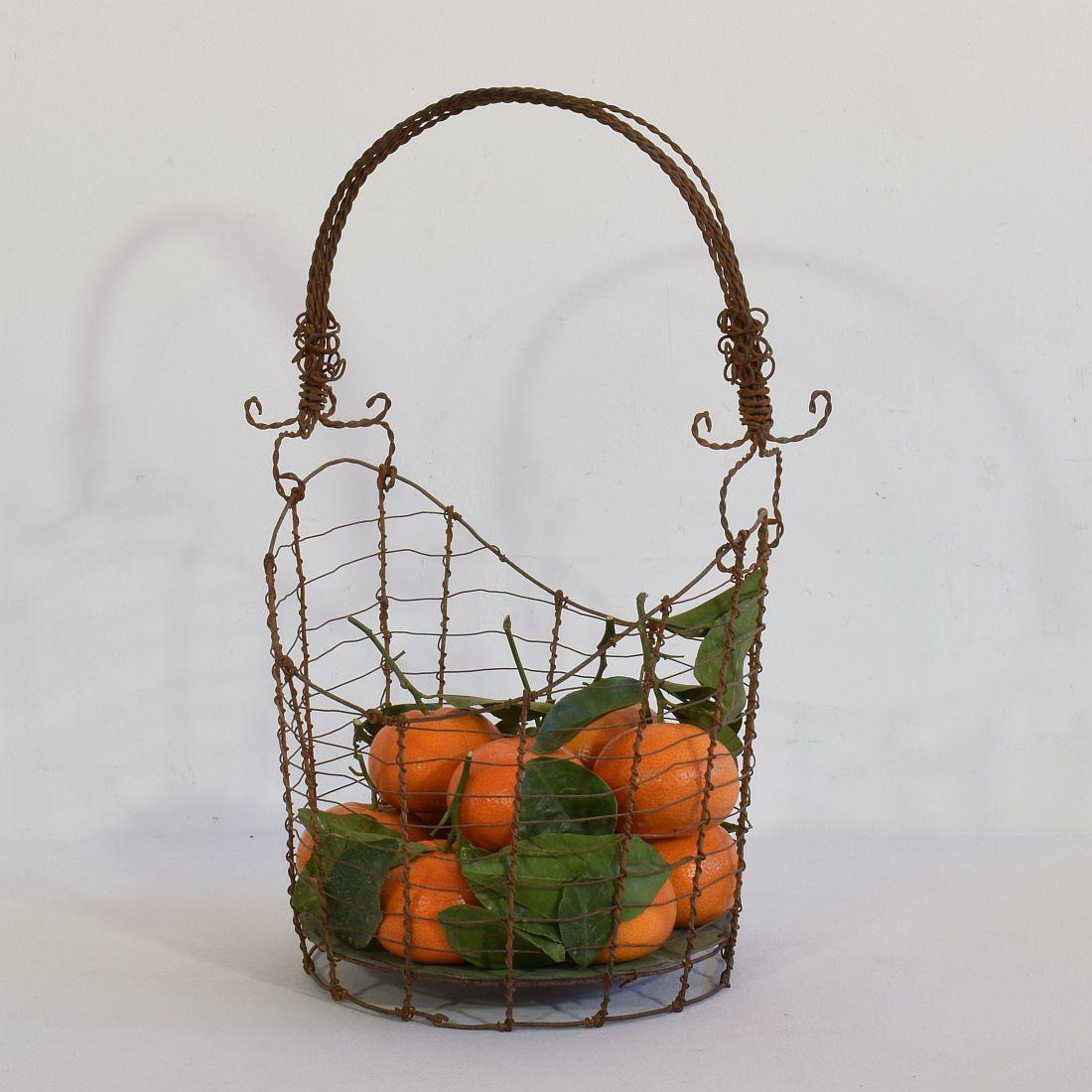 Wonderful and very rare wirework basket with a great form.
Iron and zinc,
Italy, circa 1850-1900
Weathered.