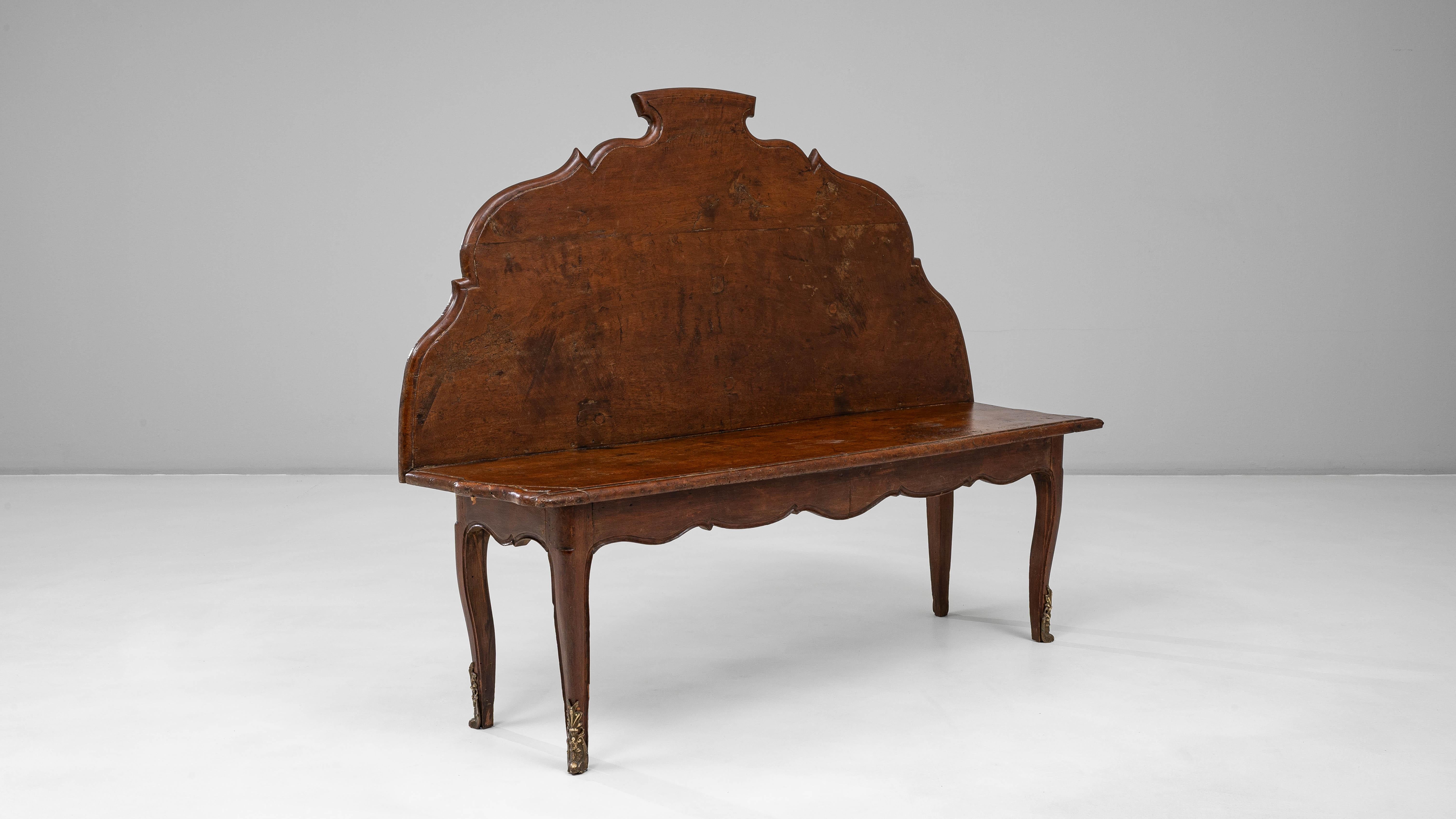 Banco de madera italiano del siglo XIX con respaldo escultórico en venta 5