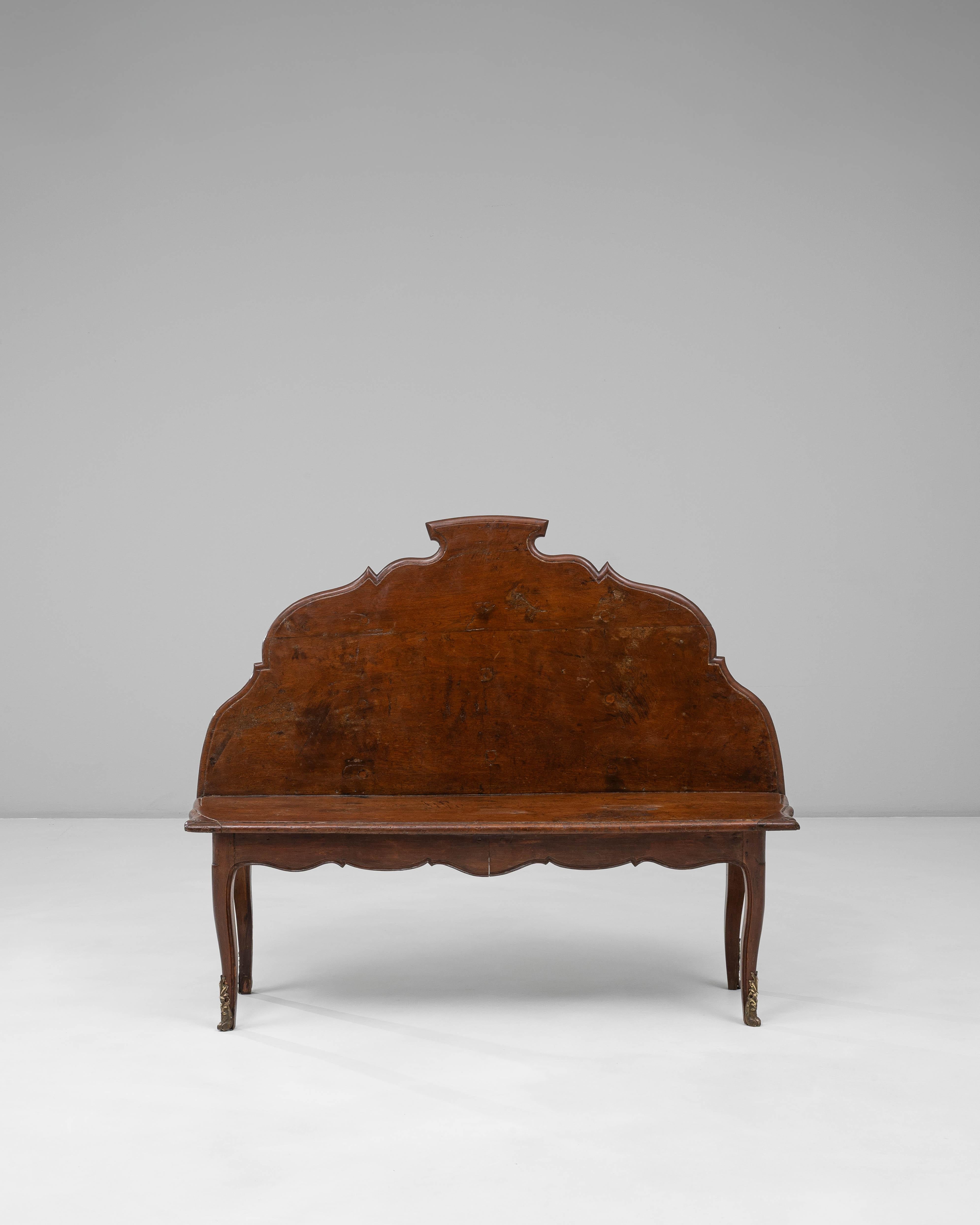 Banco de madera italiano del siglo XIX con respaldo escultórico Italiano en venta