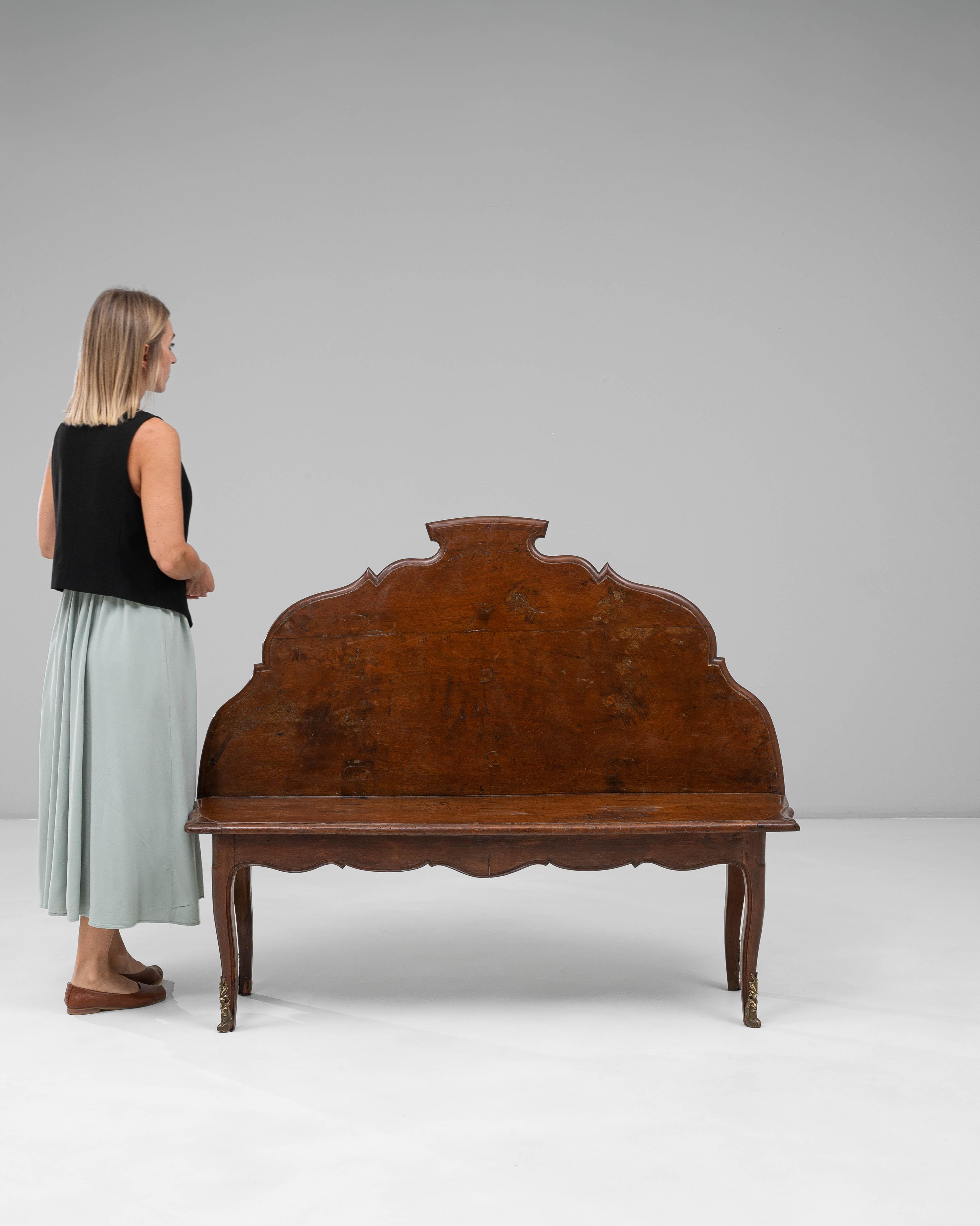 Banco de madera italiano del siglo XIX con respaldo escultórico en Bueno estado para la venta en High Point, NC