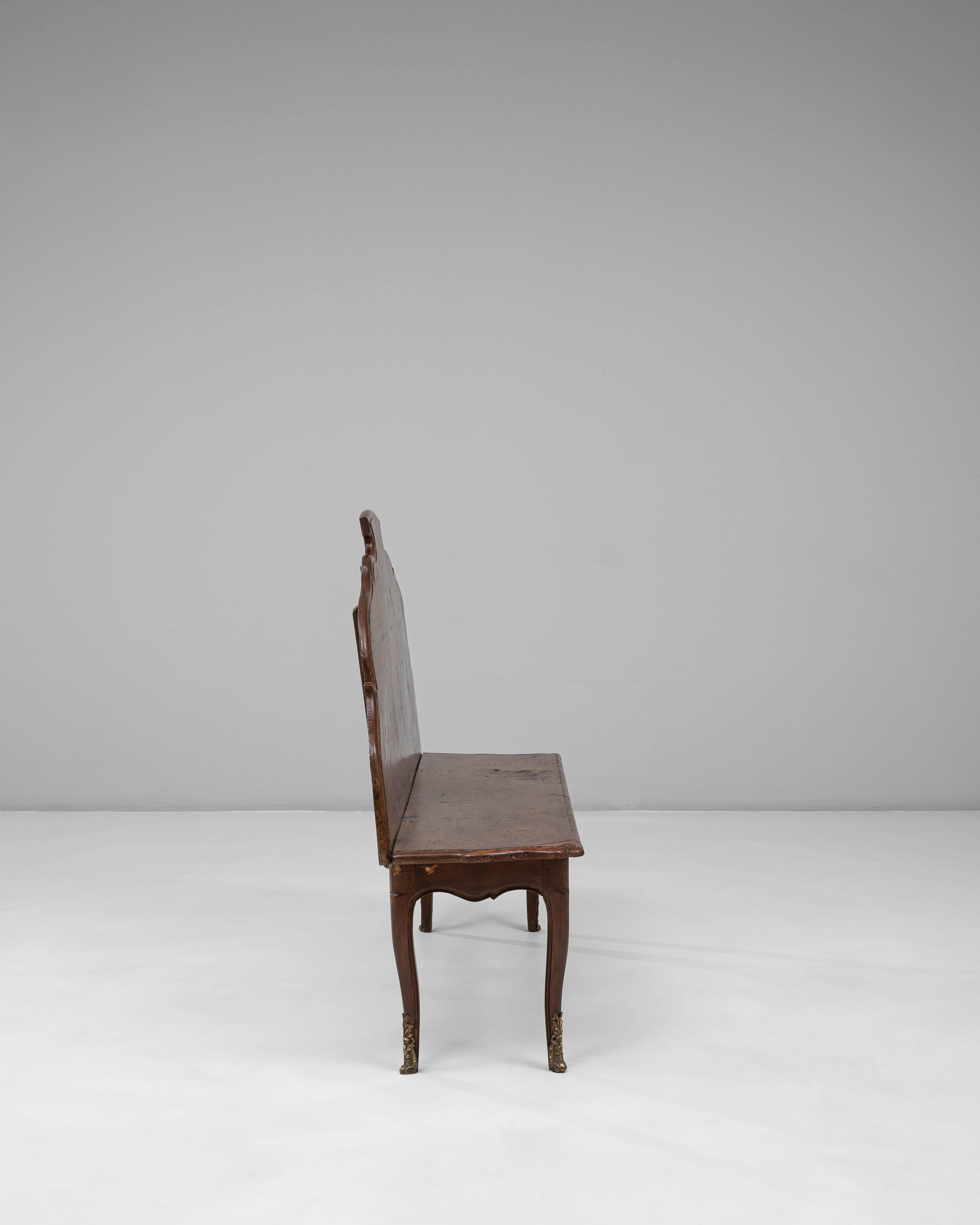 Banco de madera italiano del siglo XIX con respaldo escultórico Madera en venta