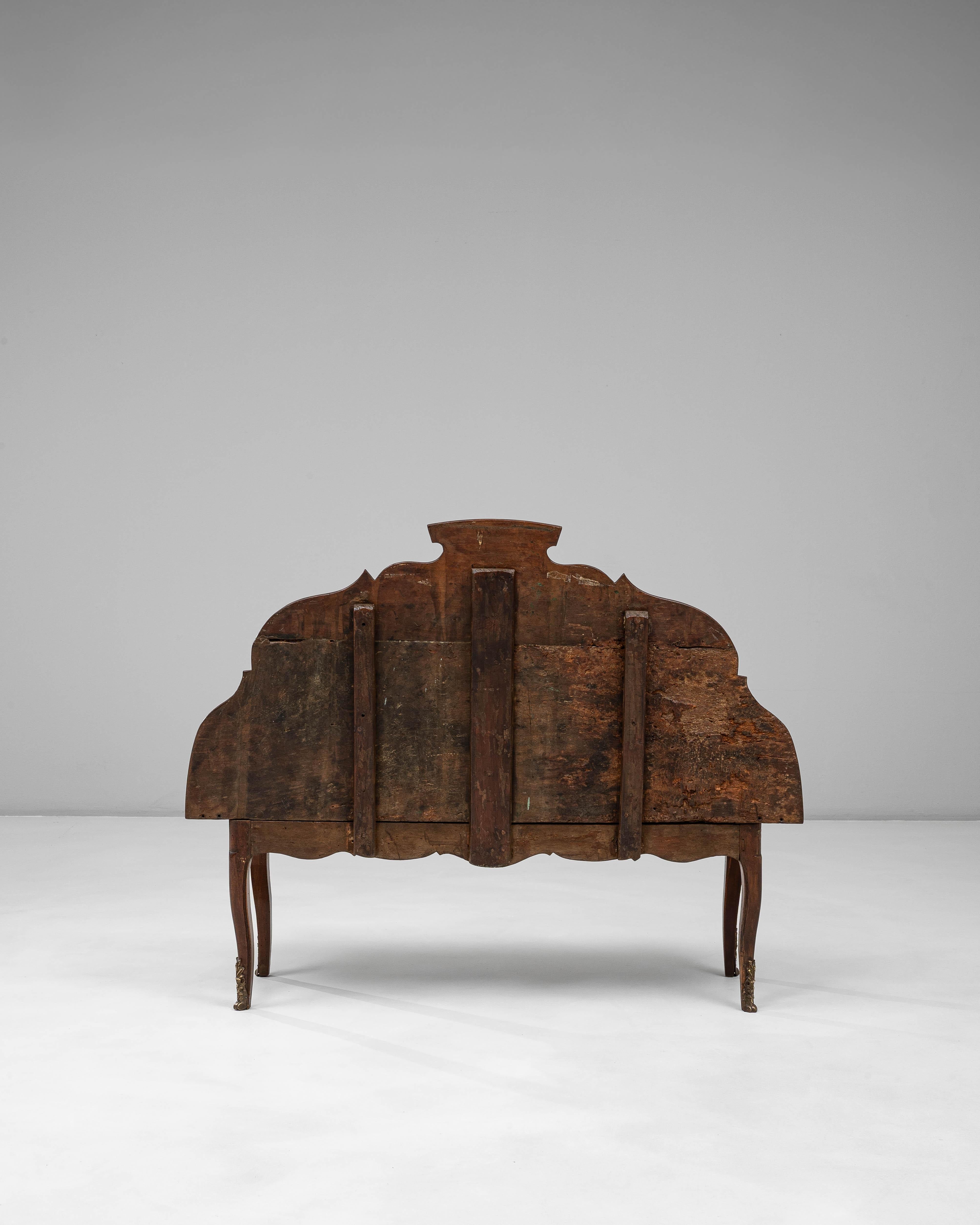 Banco de madera italiano del siglo XIX con respaldo escultórico en venta 1