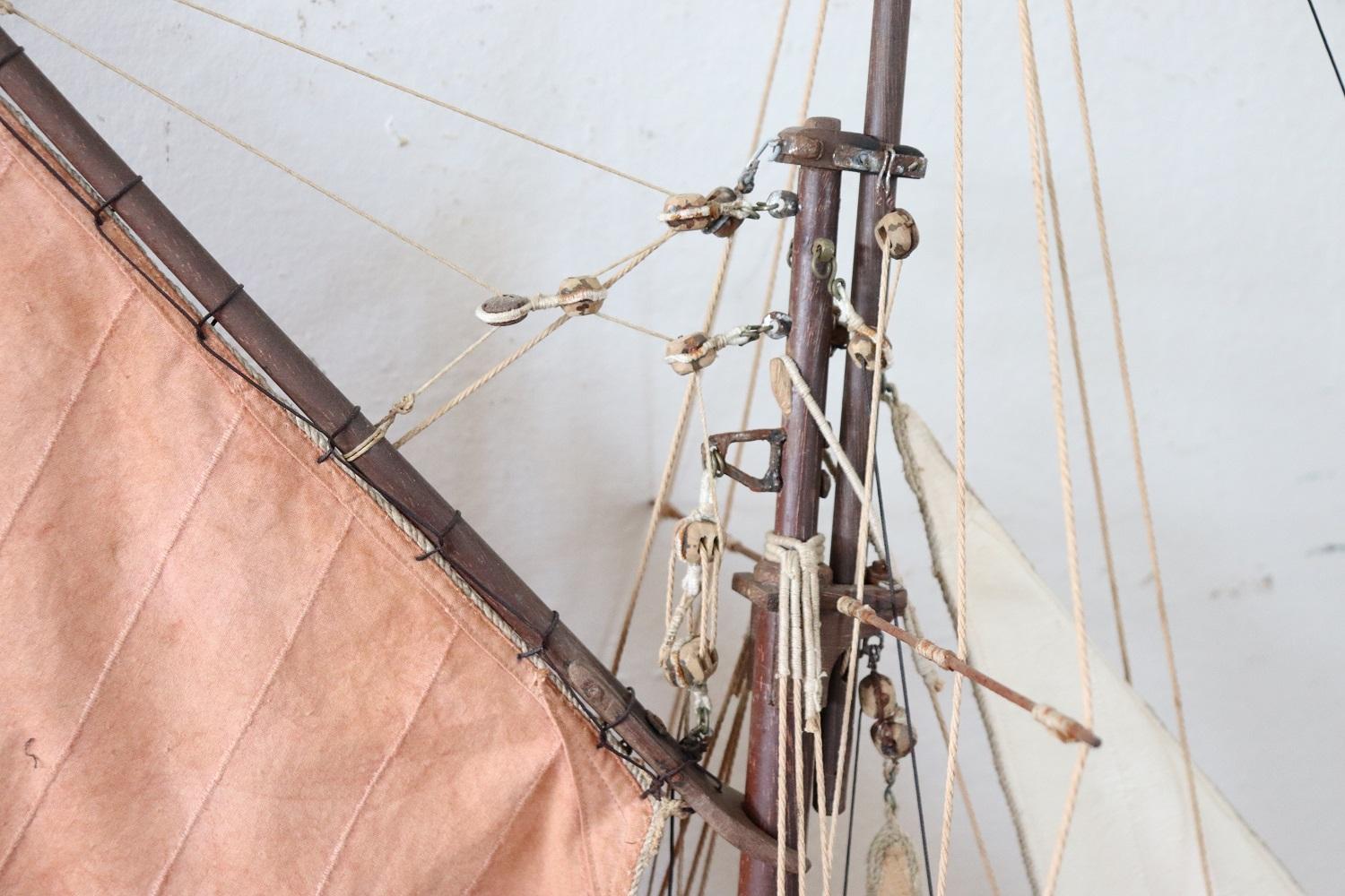 19. Jahrhundert Italienisches handgefertigtes Segelboot Modell aus Holz und Segeltuch im Zustand „Gut“ im Angebot in Casale Monferrato, IT